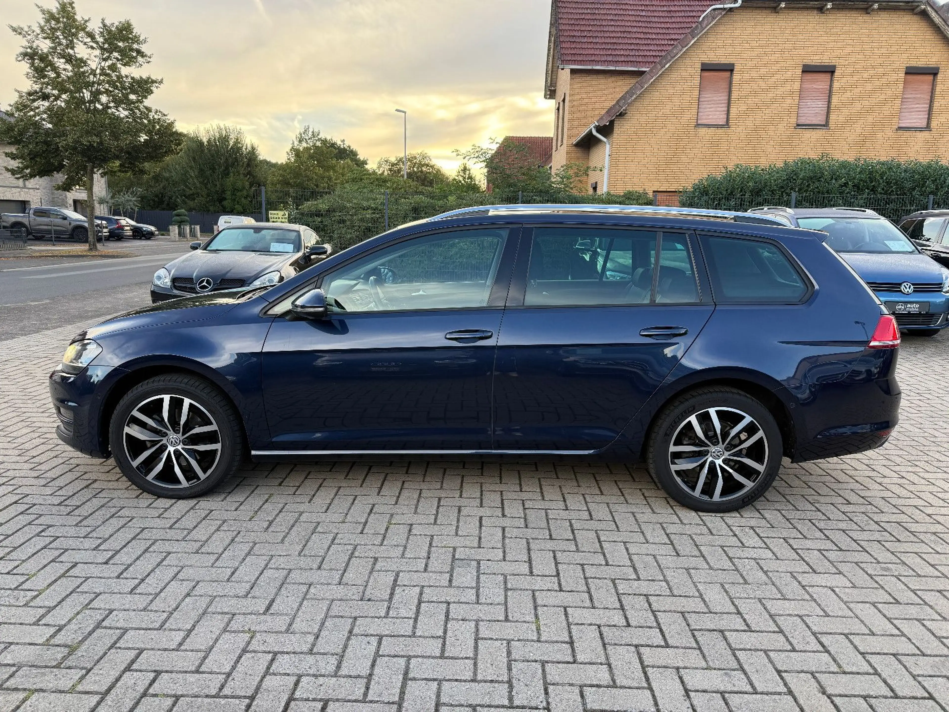 Volkswagen Golf 7 Var., Navi, Xenon, Massage, Scheckheft — photo 2