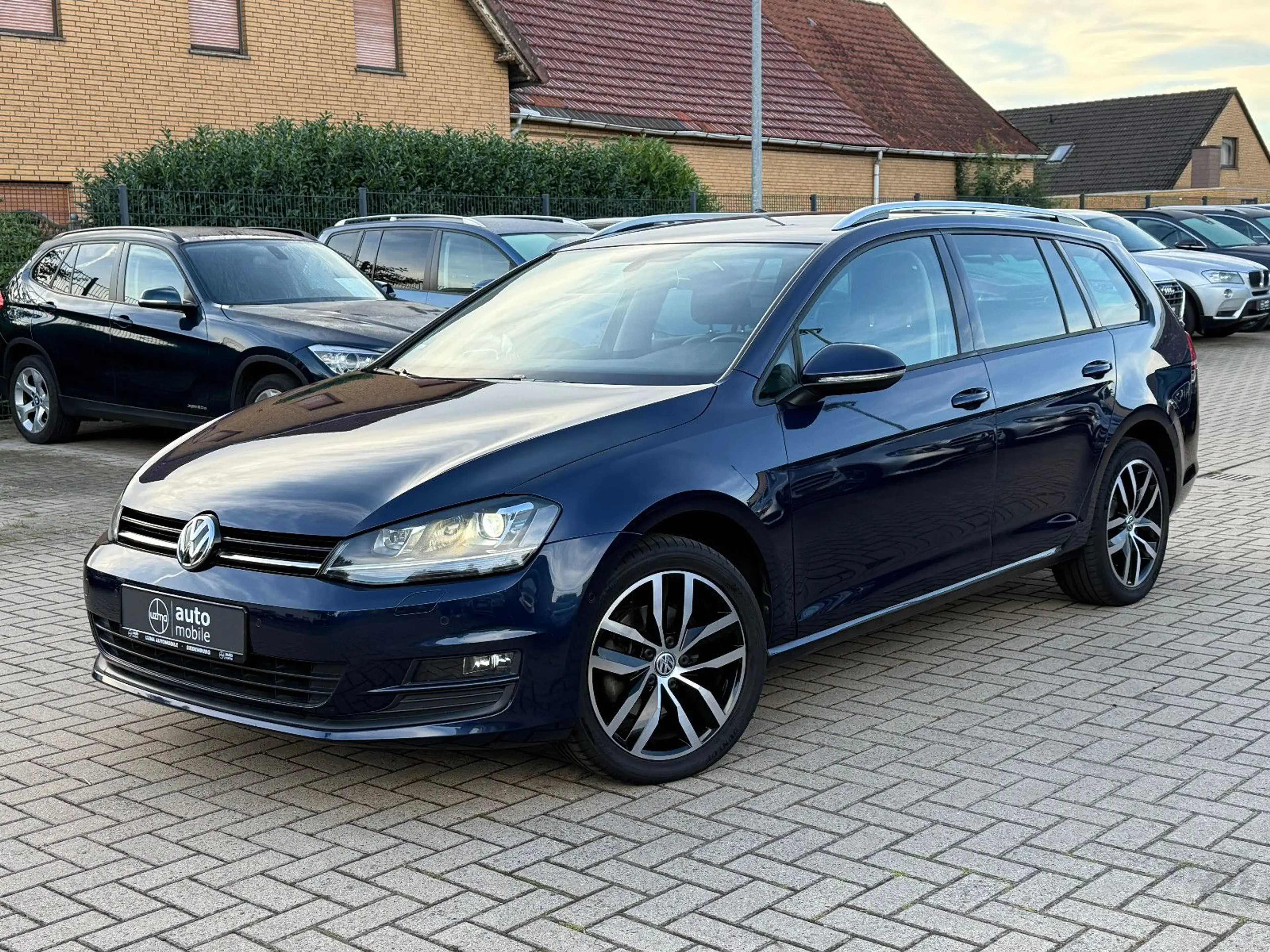 Volkswagen Golf 7 Var., Navi, Xenon, Massage, Scheckheft
