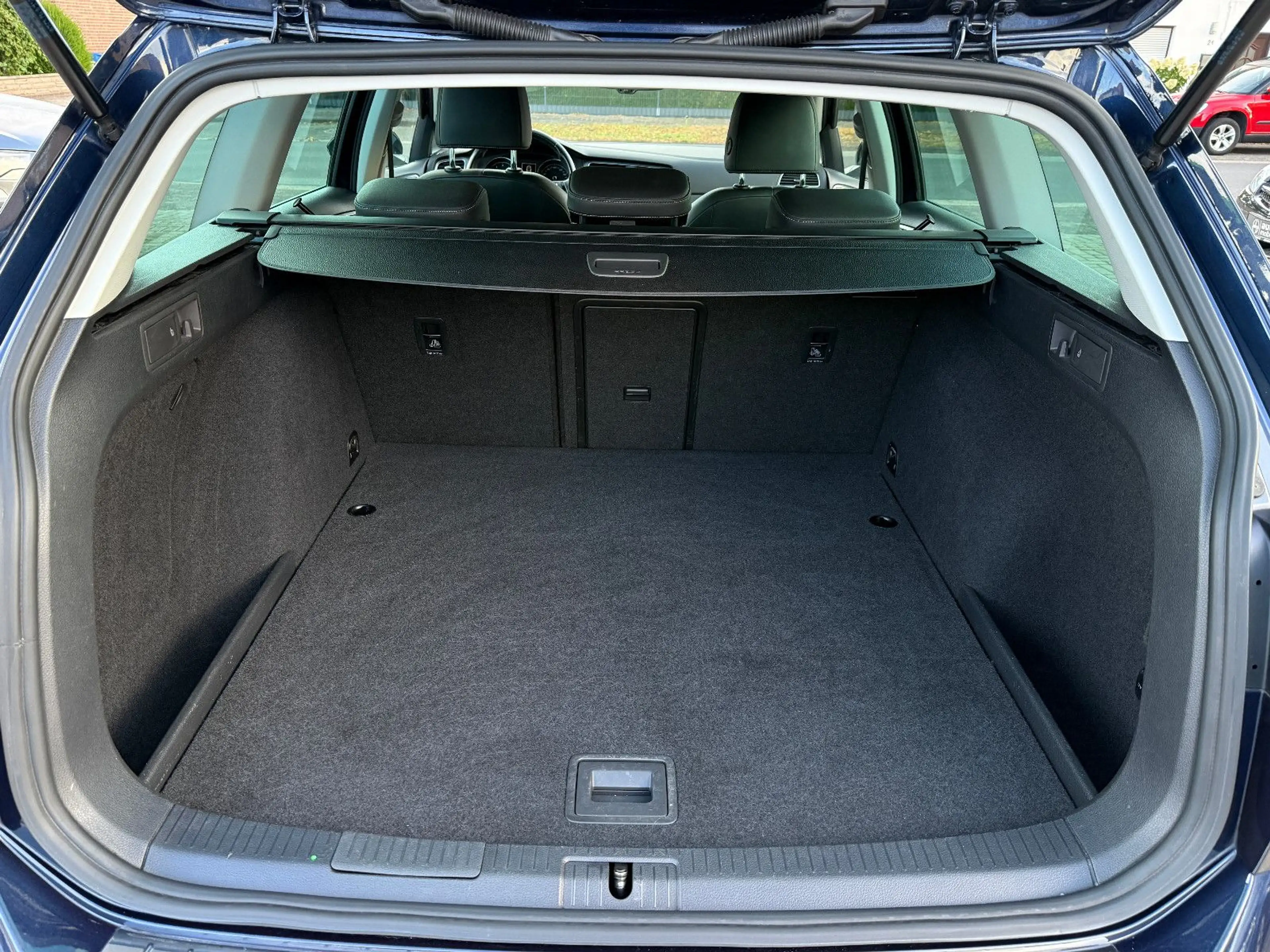 Volkswagen Golf 7 Var., Navi, Xenon, Massage, Scheckheft — photo 11