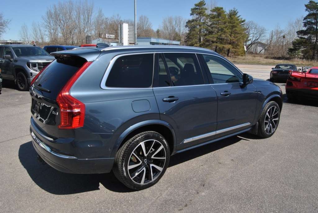 2024 Volvo XC90 Plus version lustrée alt 5