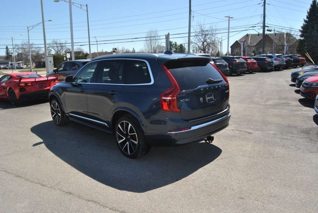 2024 Volvo XC90 Plus version lustrée alt 3