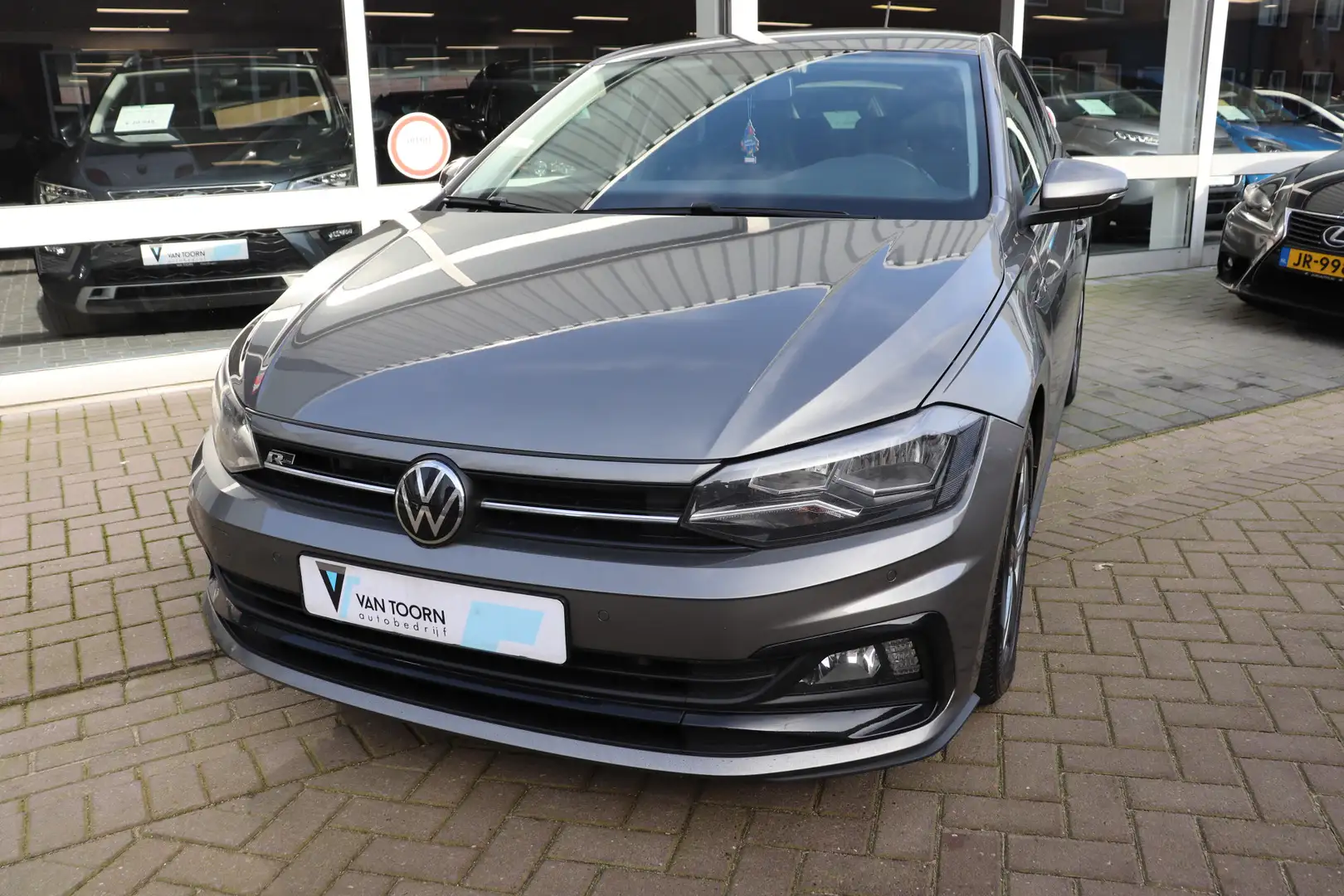 Volkswagen Polo 1.0 TSI R-Line Edition Automaat. Navigatie, mooie Grijs - 2