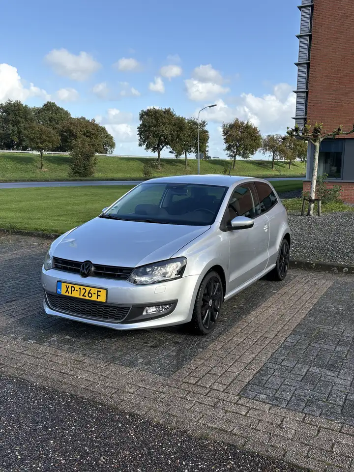 Volkswagen Polo 1.2 TSI Comfortline — photo 1 of 10