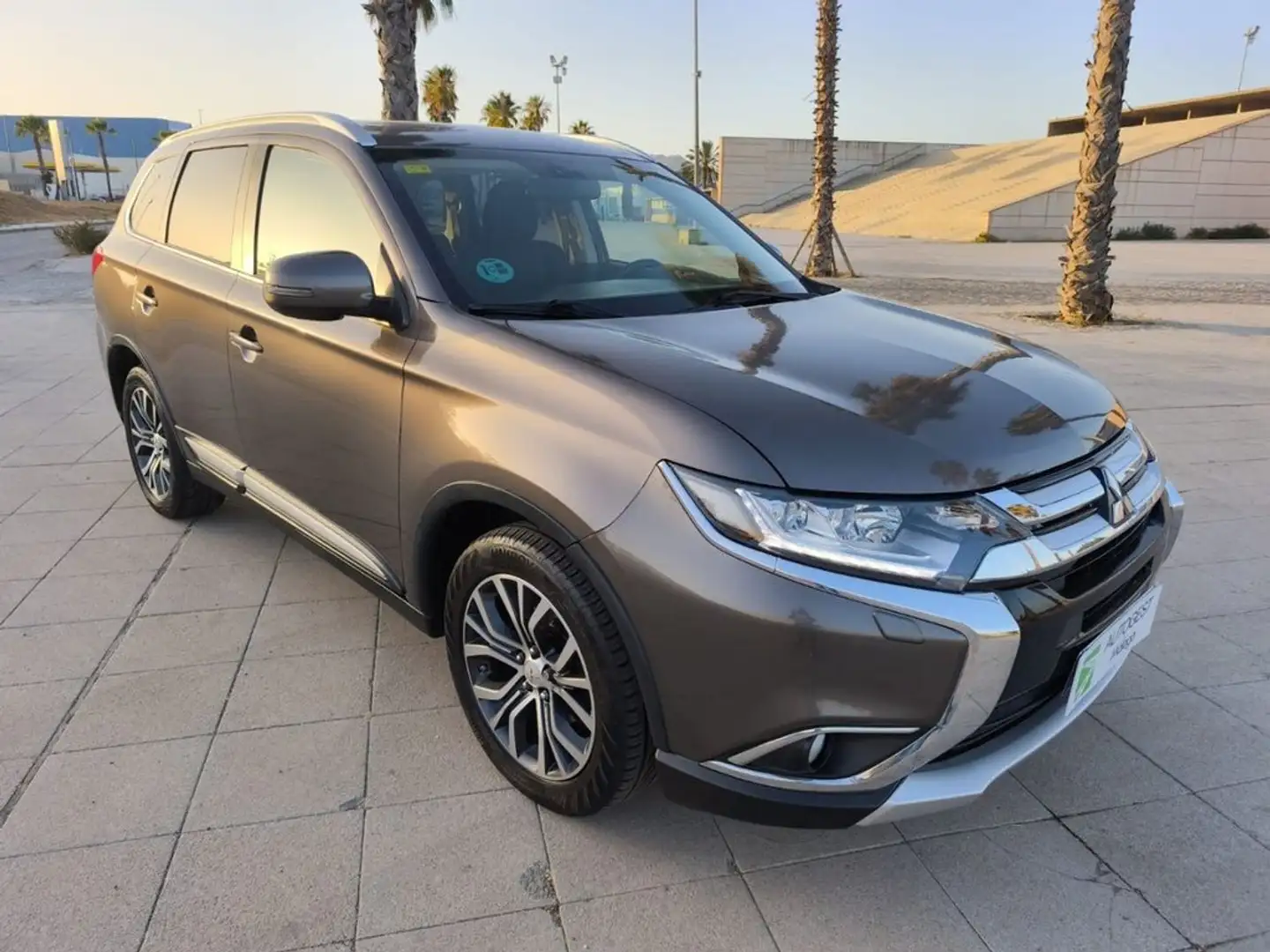 Mitsubishi Outlander 220 DID Kaiteki Auto 4WD Marrón - 1