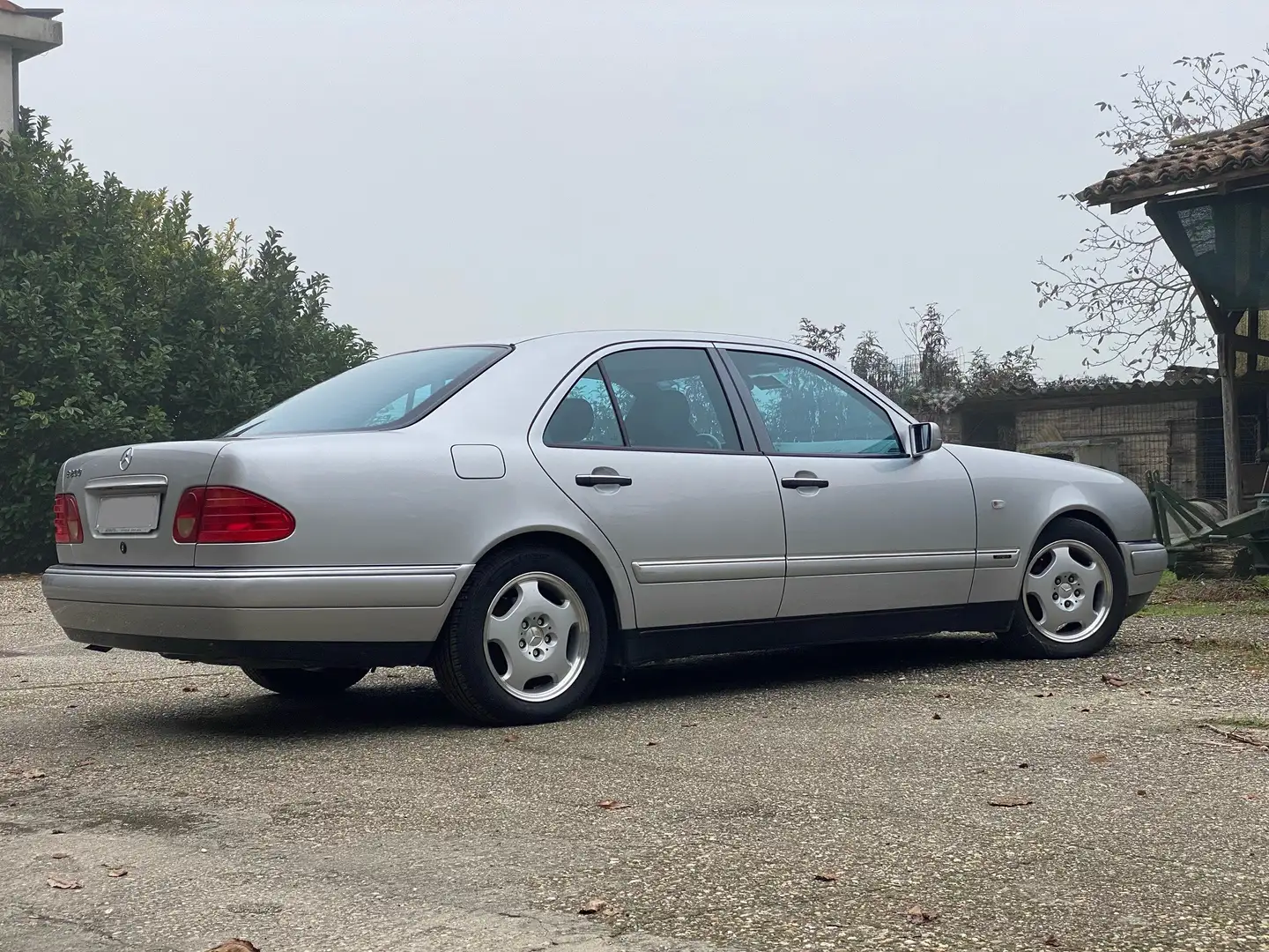 Mercedes-Benz E 200 Avantgarde ASI - 2