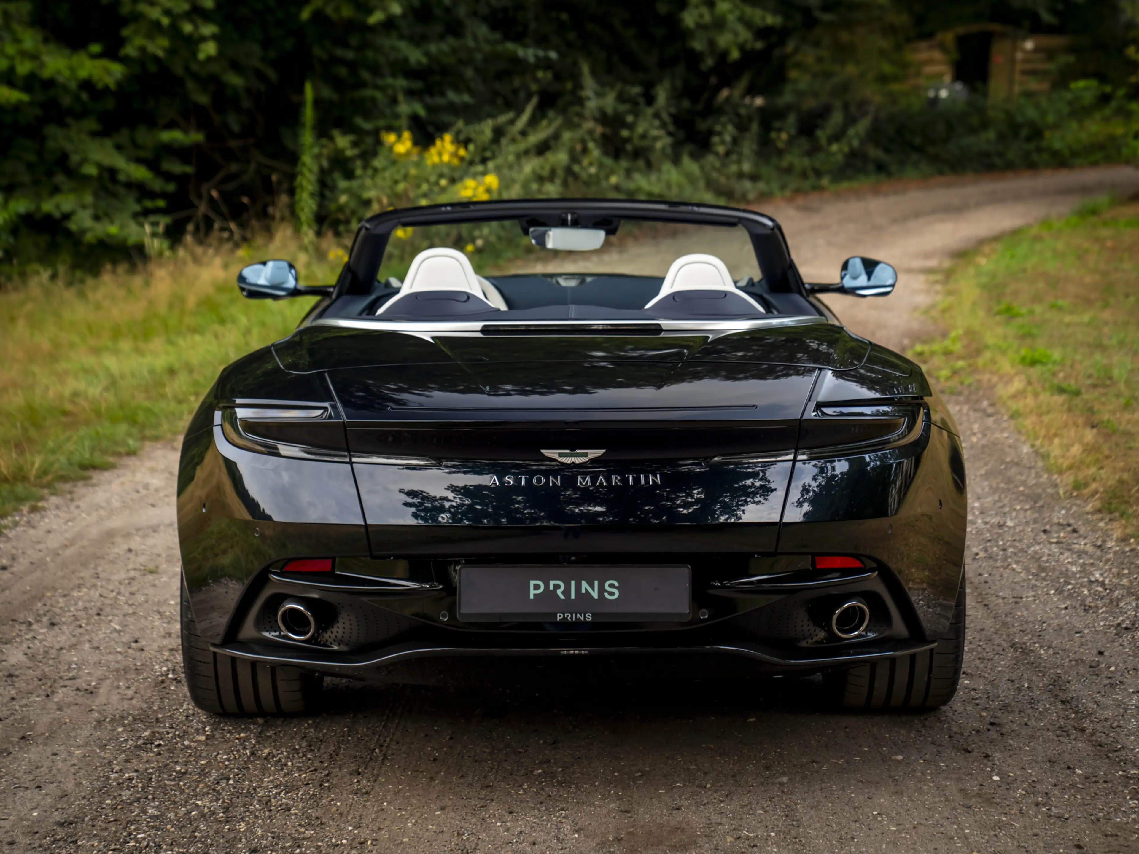 Aston Martin DB12 Volante 4.0 V8 | Bowers & Wilkins — photo 35