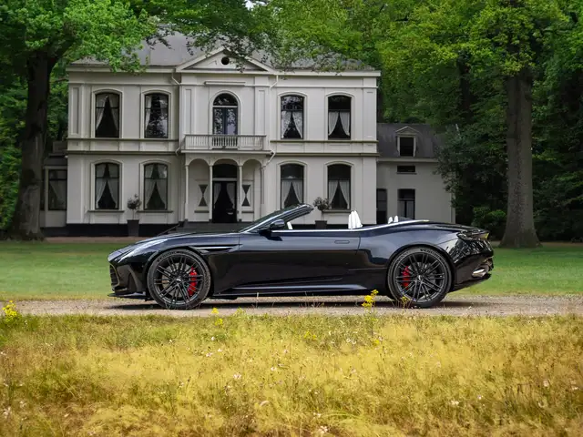 Aston Martin DB12 Volante 4.0 V8 | Bowers & Wilkins