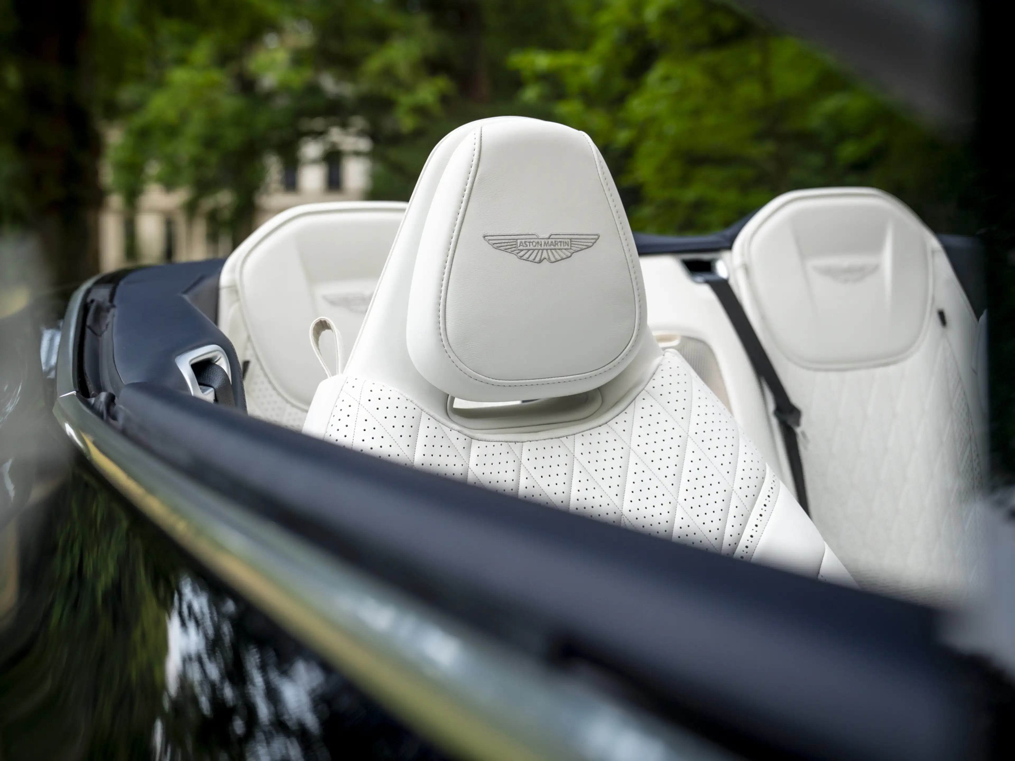Aston Martin DB12 Volante 4.0 V8 | Bowers & Wilkins — photo 9