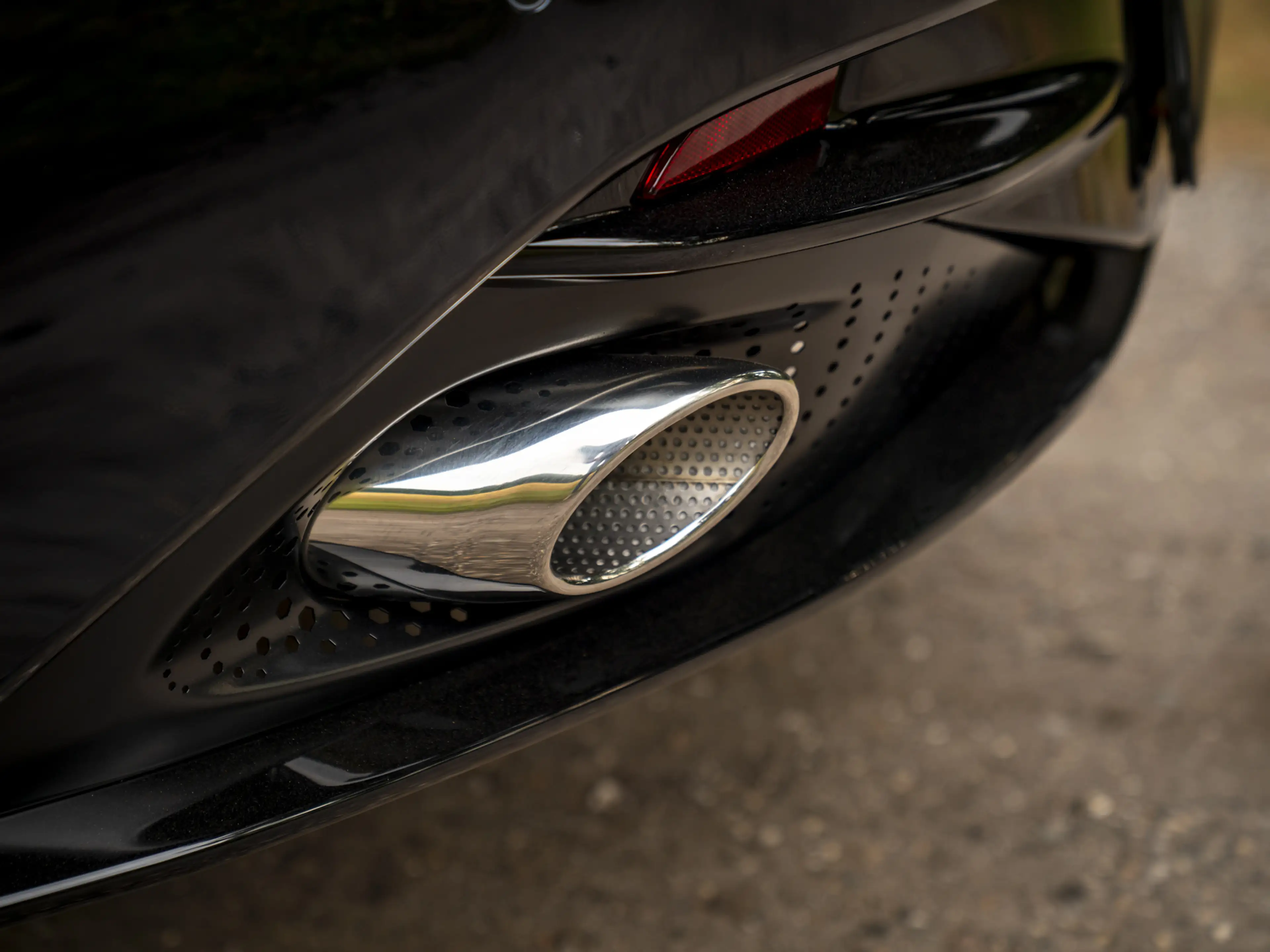 Aston Martin DB12 Volante 4.0 V8 | Bowers & Wilkins — photo 33