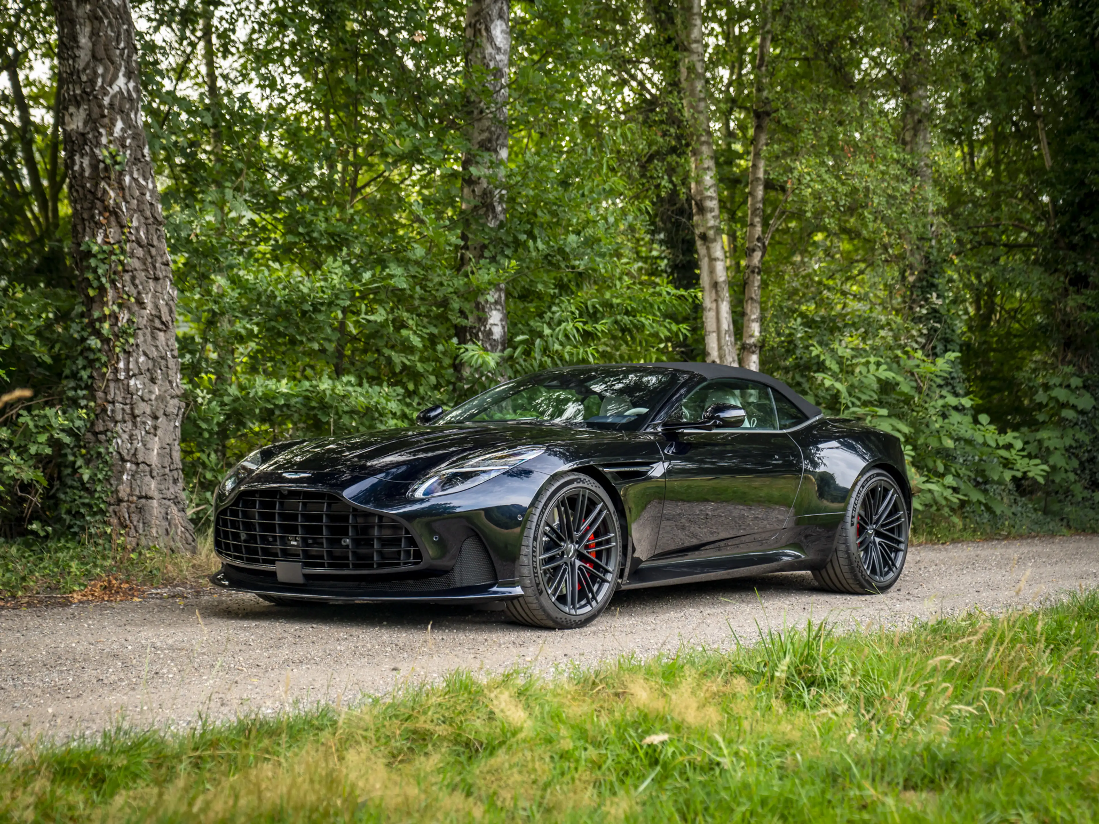 Aston Martin DB12 Volante 4.0 V8 | Bowers & Wilkins — photo 22