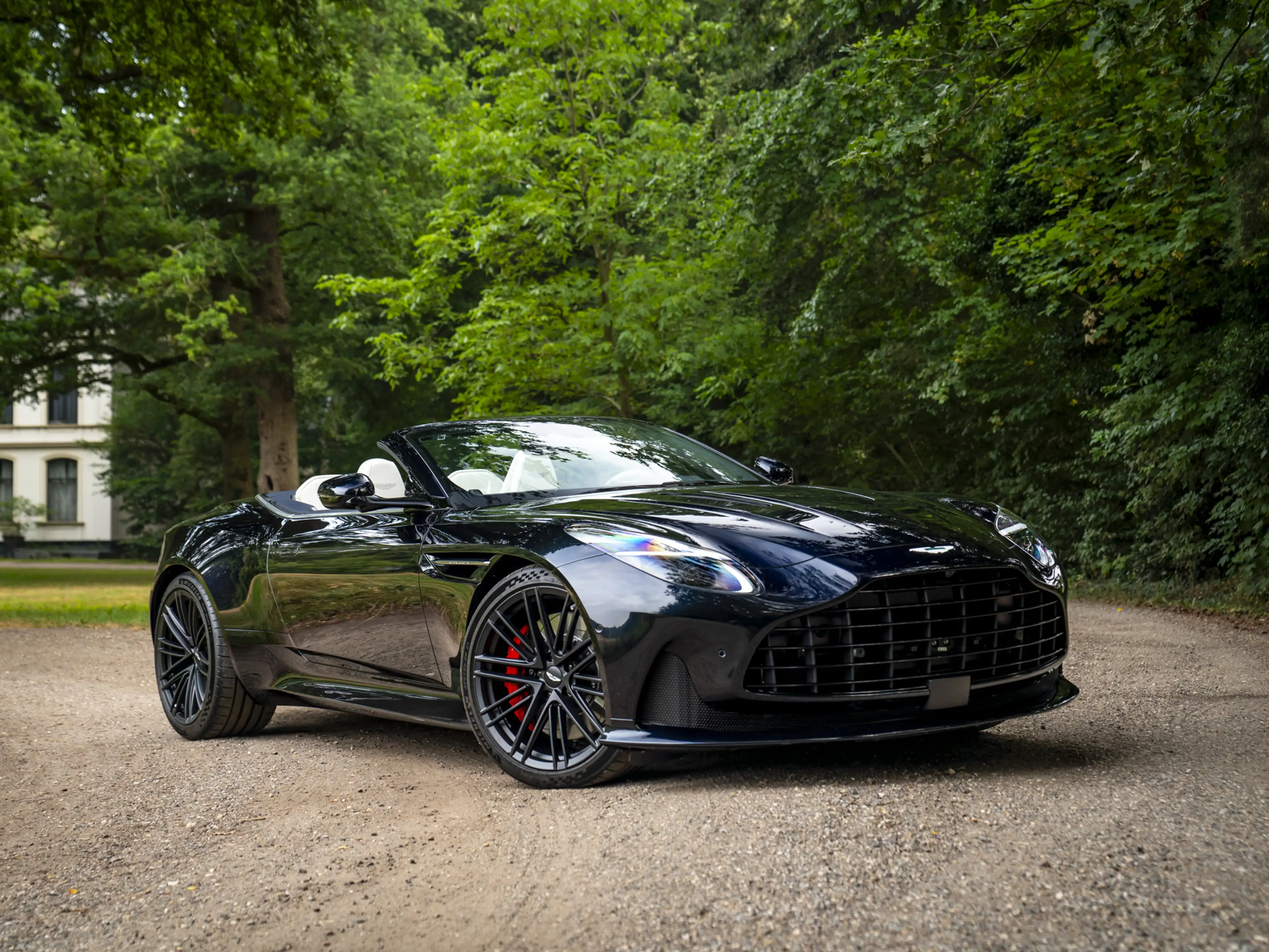 Aston Martin DB12 Volante 4.0 V8 | Bowers & Wilkins — photo 19