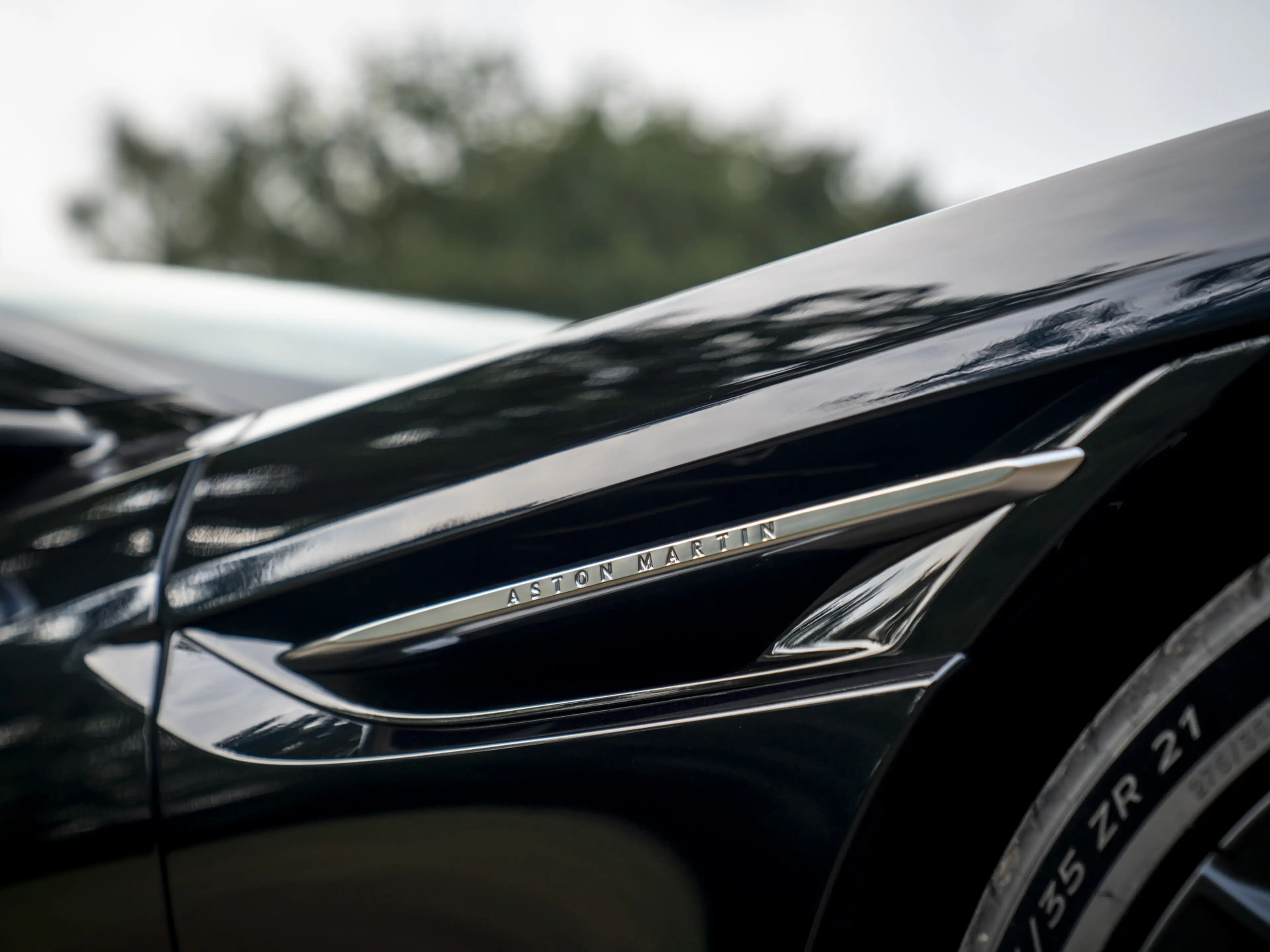 Aston Martin DB12 Volante 4.0 V8 | Bowers & Wilkins — photo 30