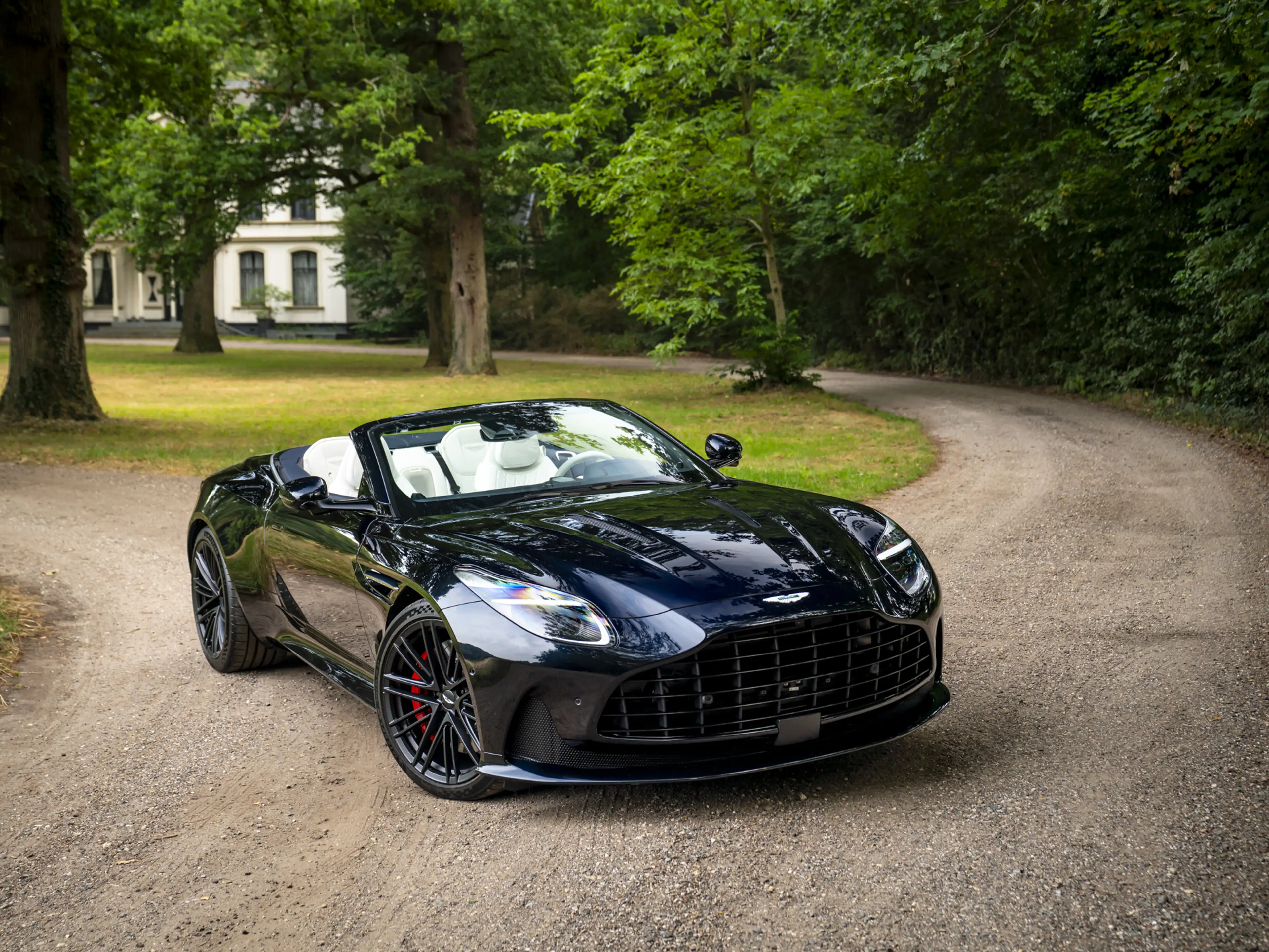 Aston Martin DB12 Volante 4.0 V8 | Bowers & Wilkins — photo 13