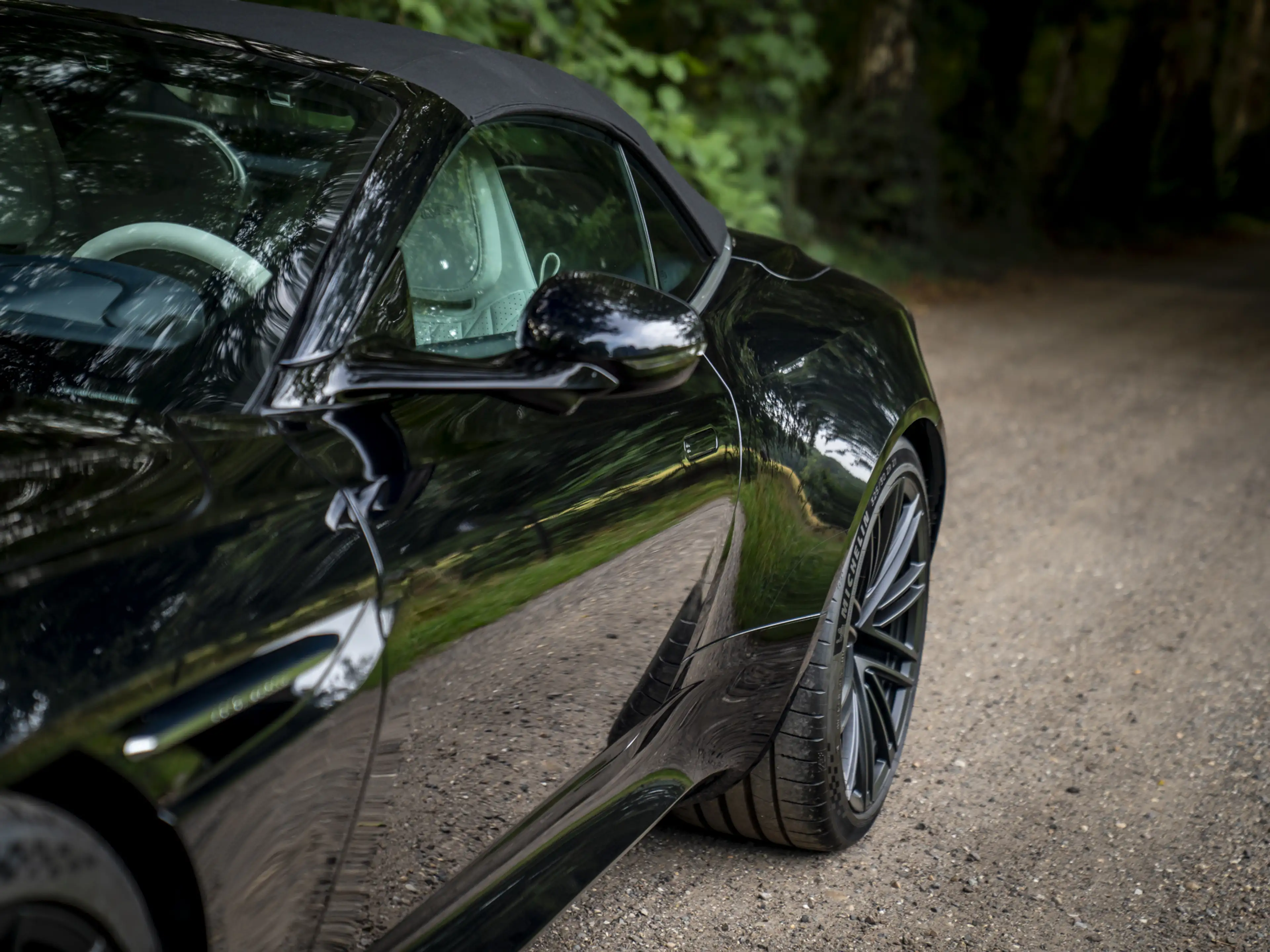 Aston Martin DB12 Volante 4.0 V8 | Bowers & Wilkins — photo 32