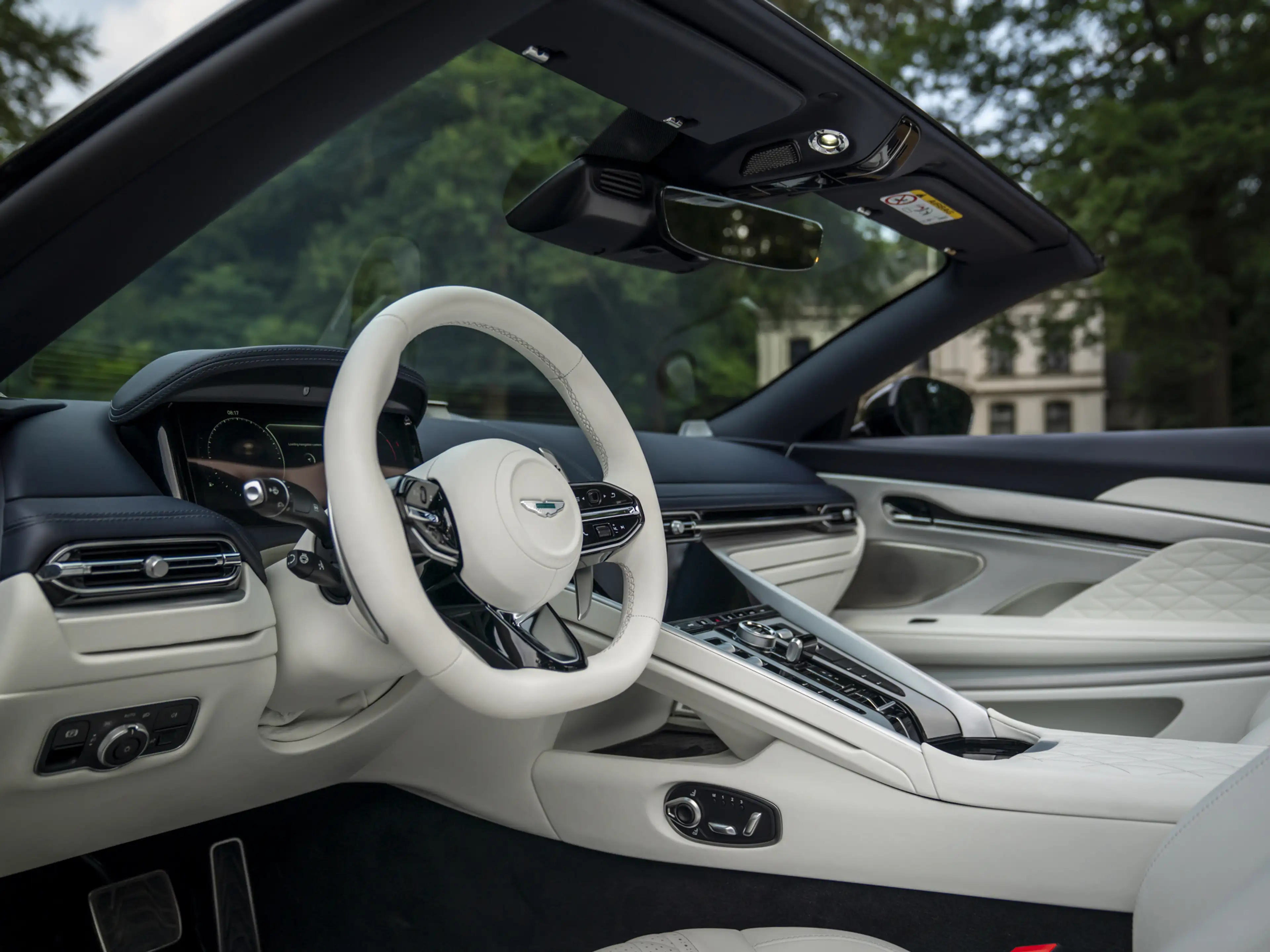 Aston Martin DB12 Volante 4.0 V8 | Bowers & Wilkins — photo 7