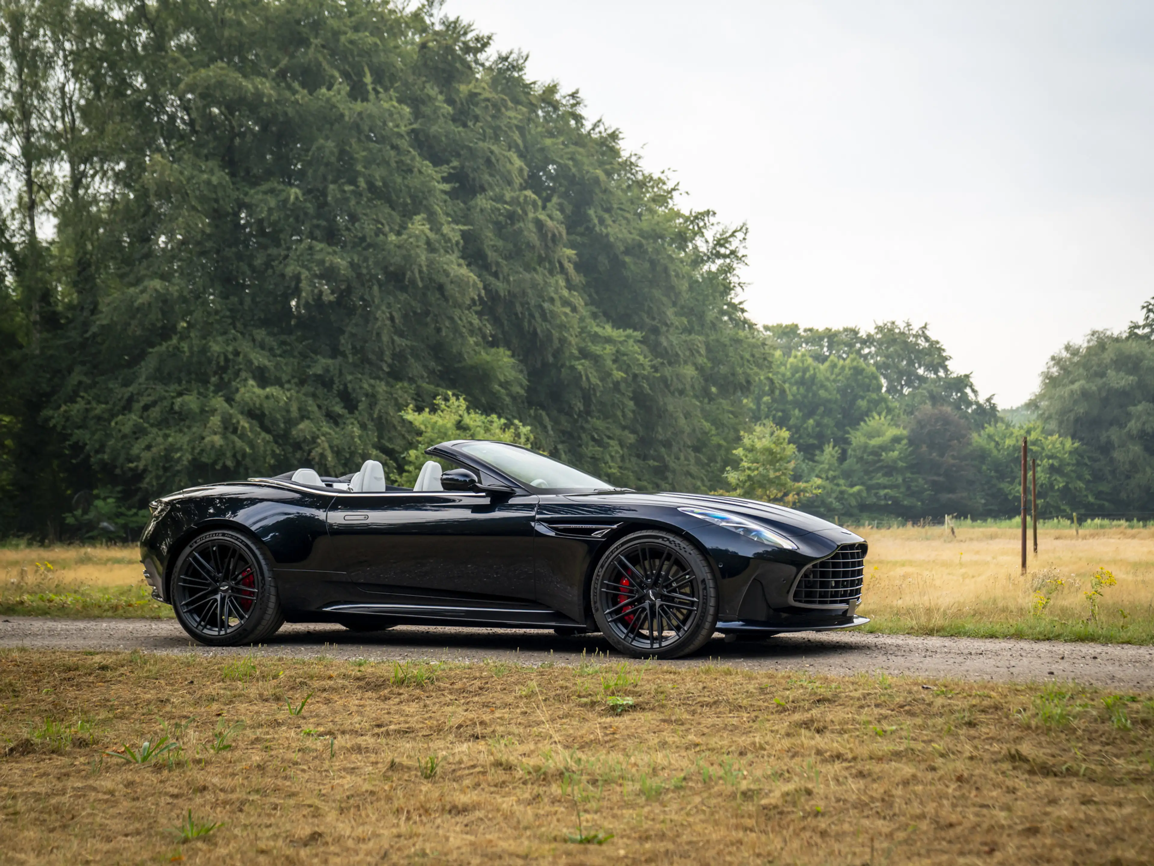Aston Martin DB12 Volante 4.0 V8 | Bowers & Wilkins — photo 28