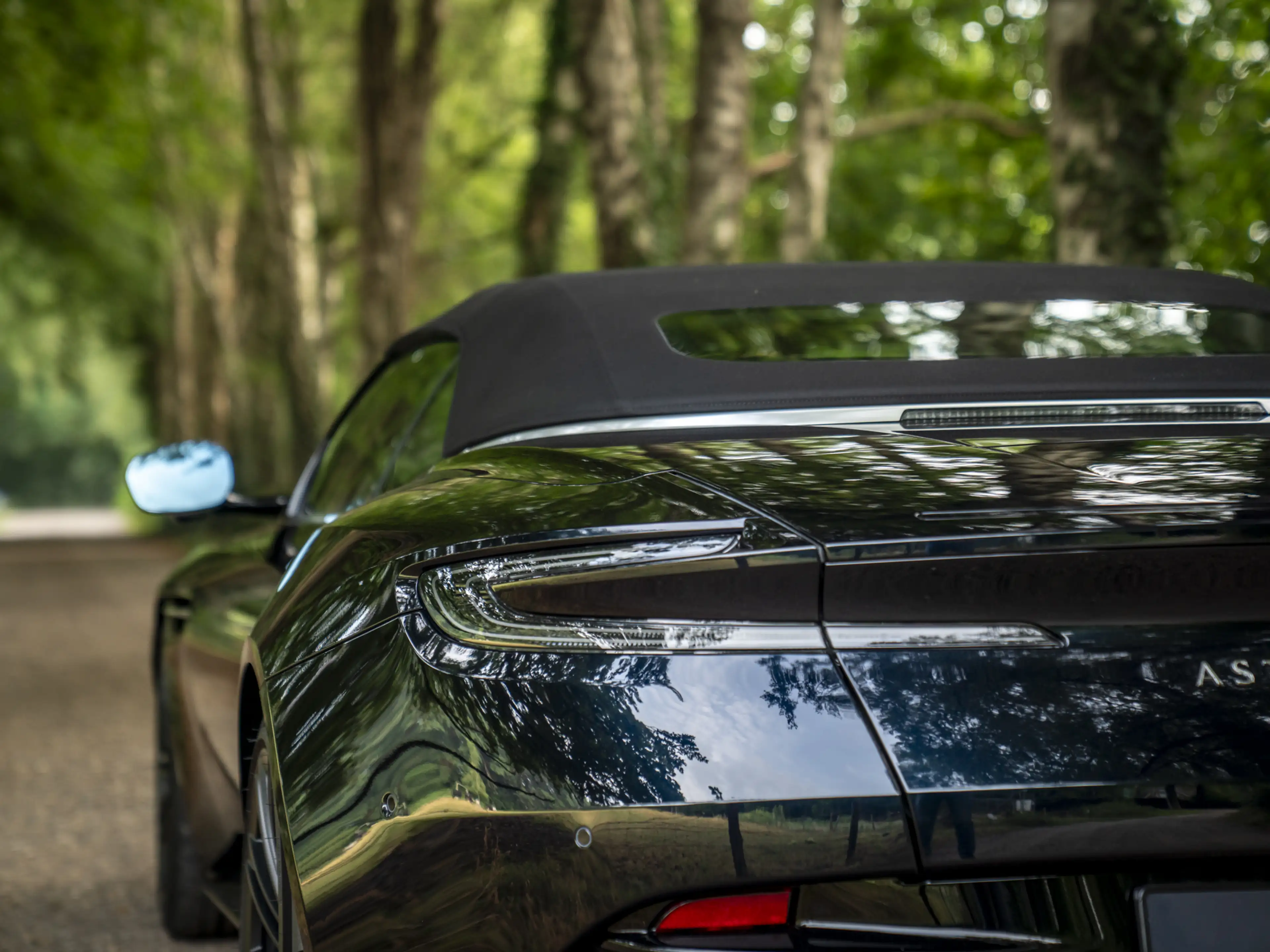 Aston Martin DB12 Volante 4.0 V8 | Bowers & Wilkins — photo 38