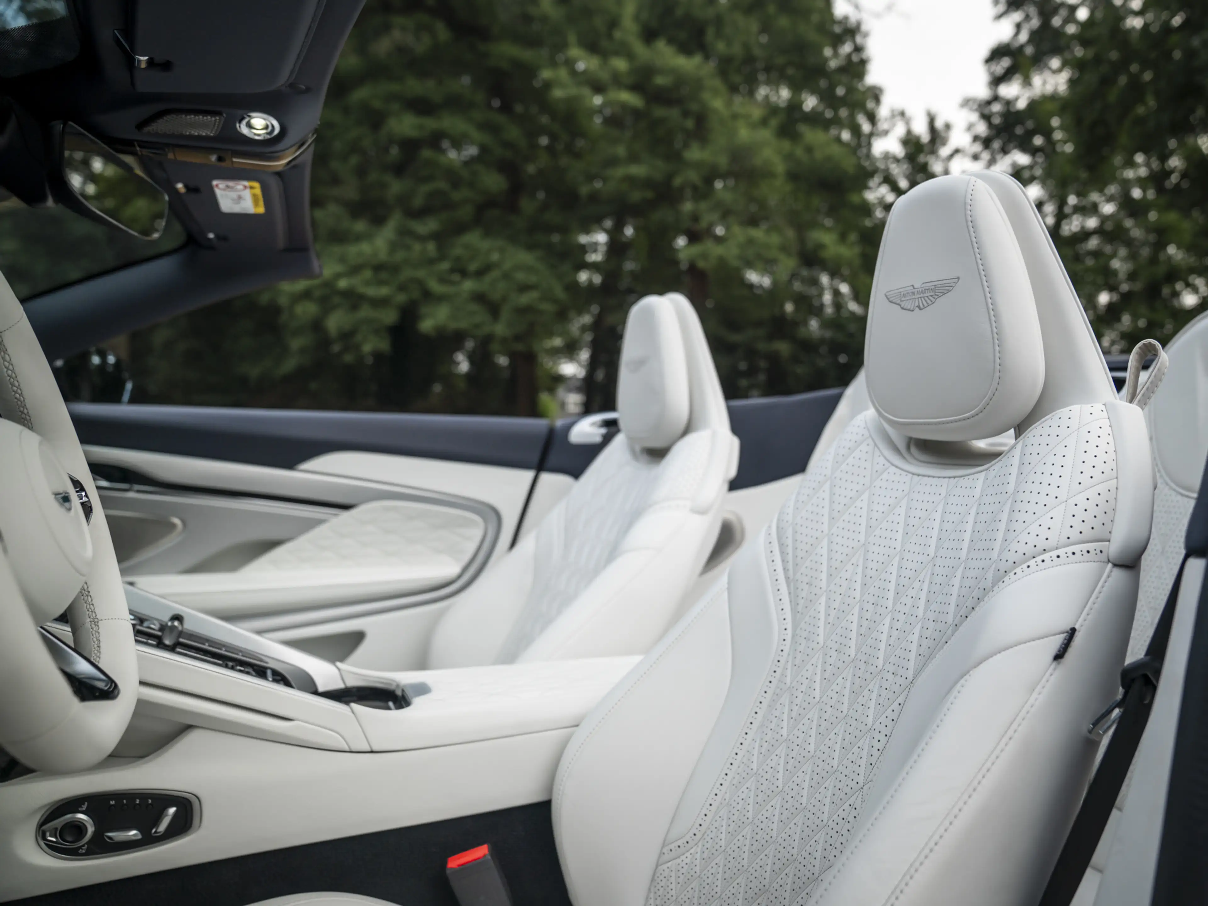 Aston Martin DB12 Volante 4.0 V8 | Bowers & Wilkins — photo 8