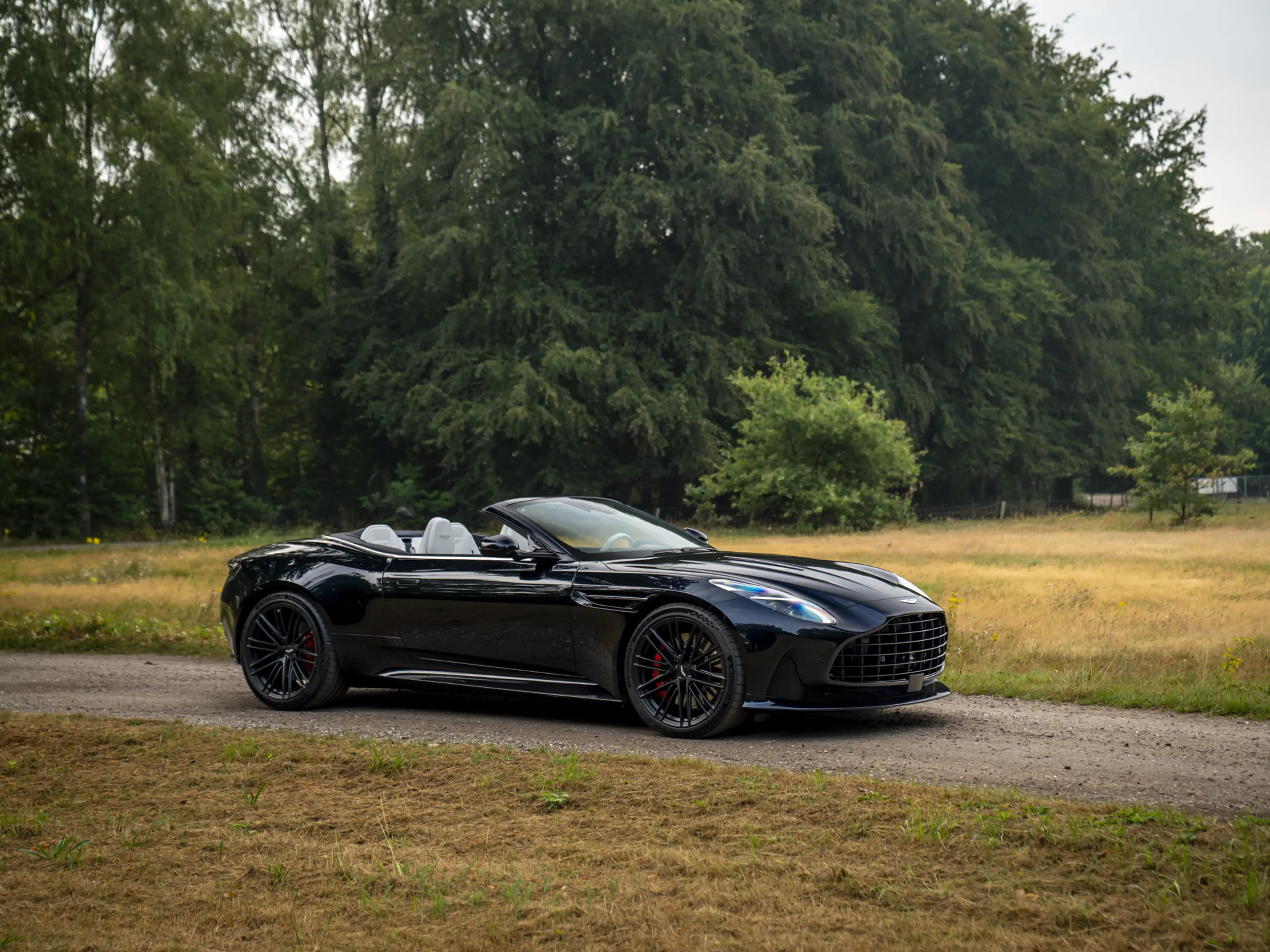 Aston Martin DB12 Volante 4.0 V8 | Bowers & Wilkins — photo 3