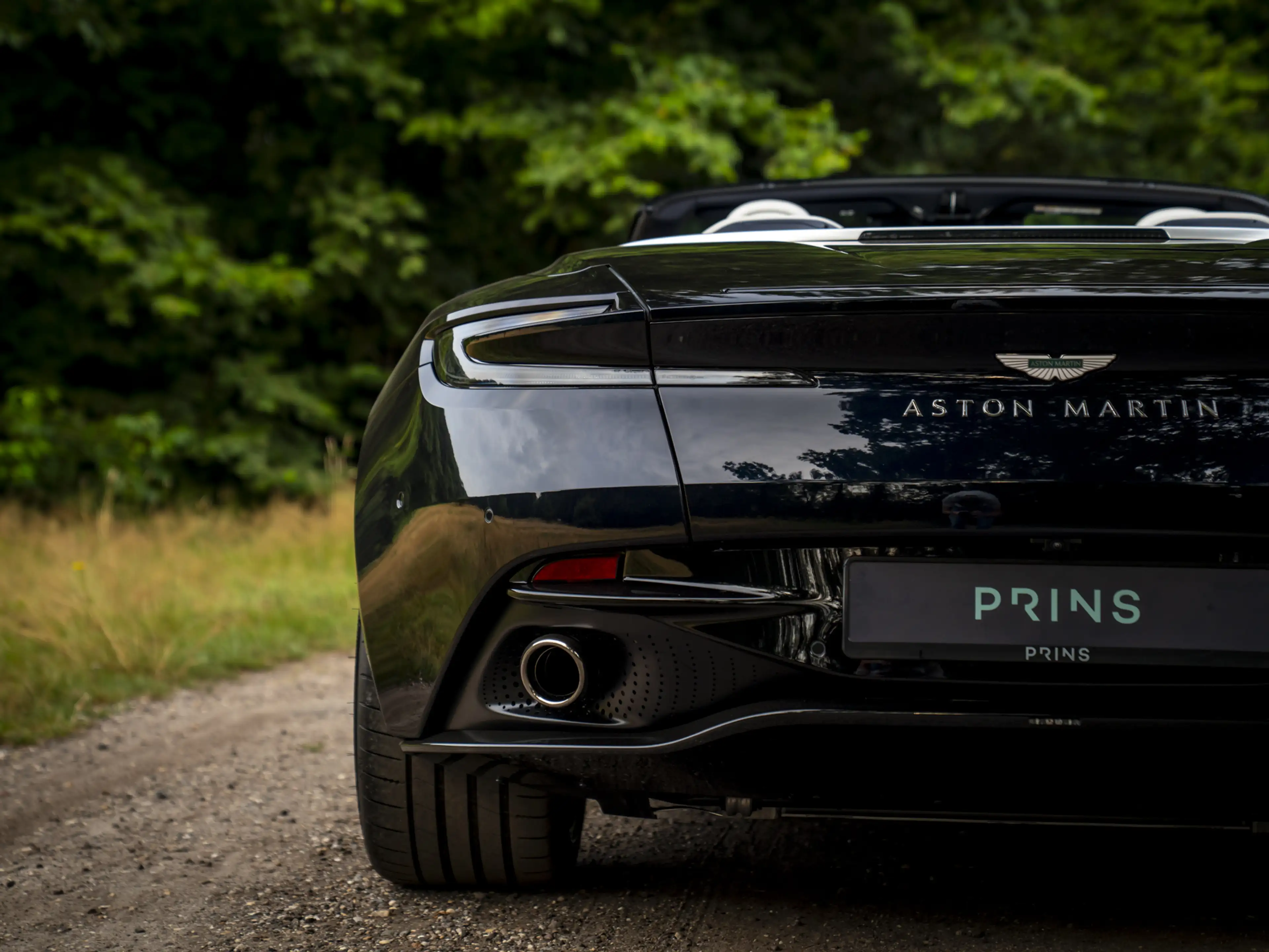 Aston Martin DB12 Volante 4.0 V8 | Bowers & Wilkins — photo 36