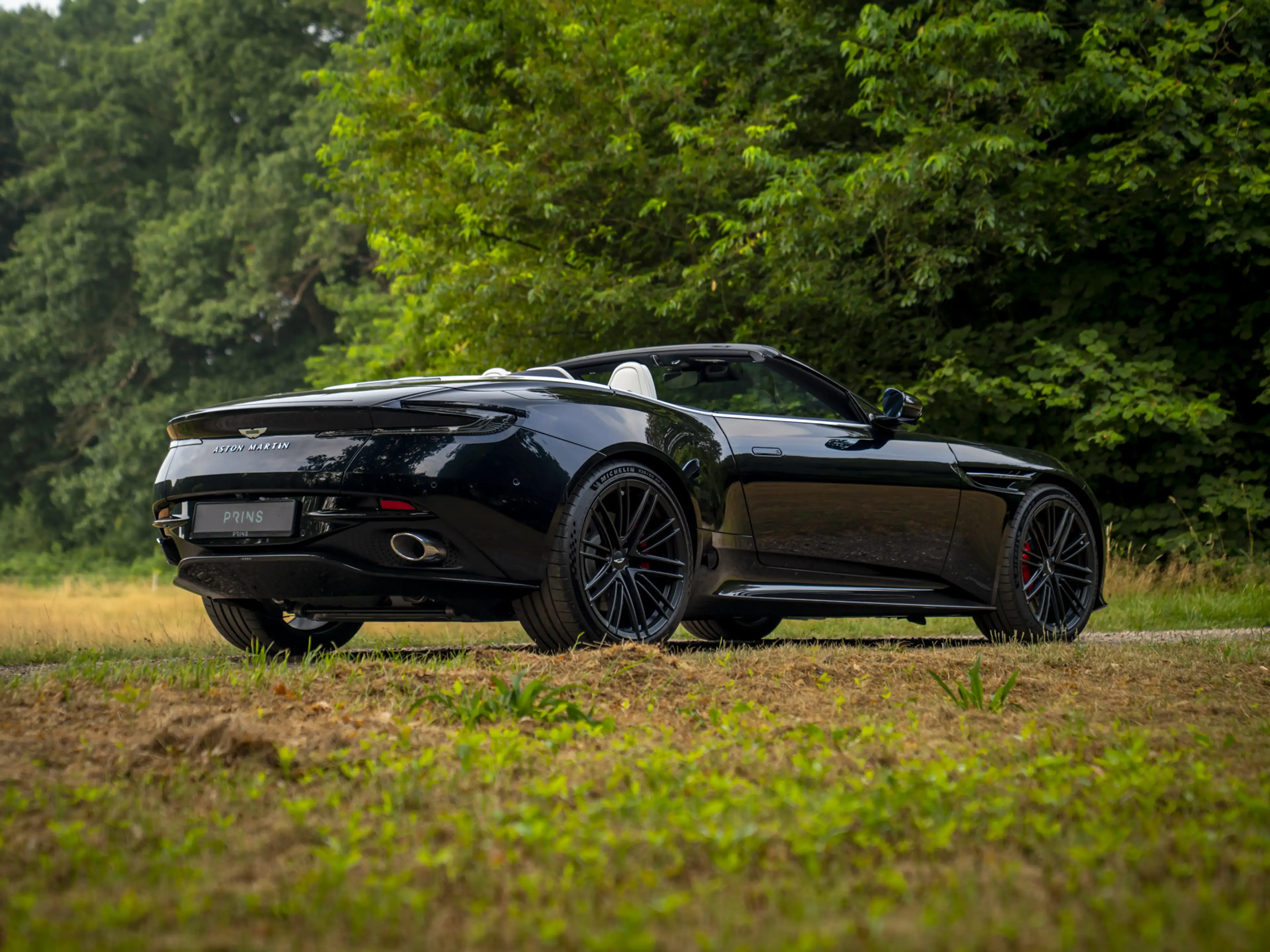 Aston Martin DB12 Volante 4.0 V8 | Bowers & Wilkins — photo 37
