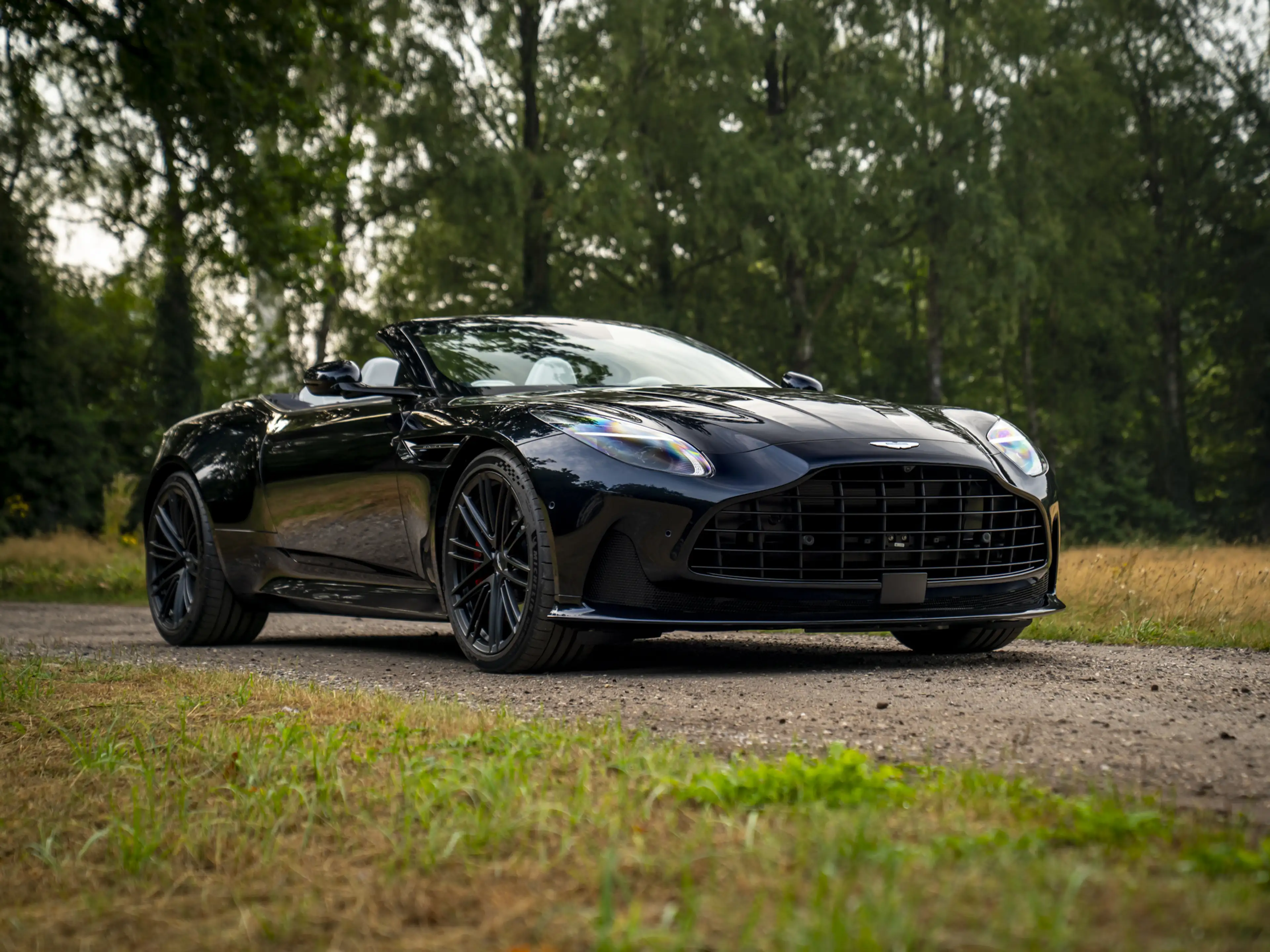 Aston Martin DB12 Volante 4.0 V8 | Bowers & Wilkins — photo 20