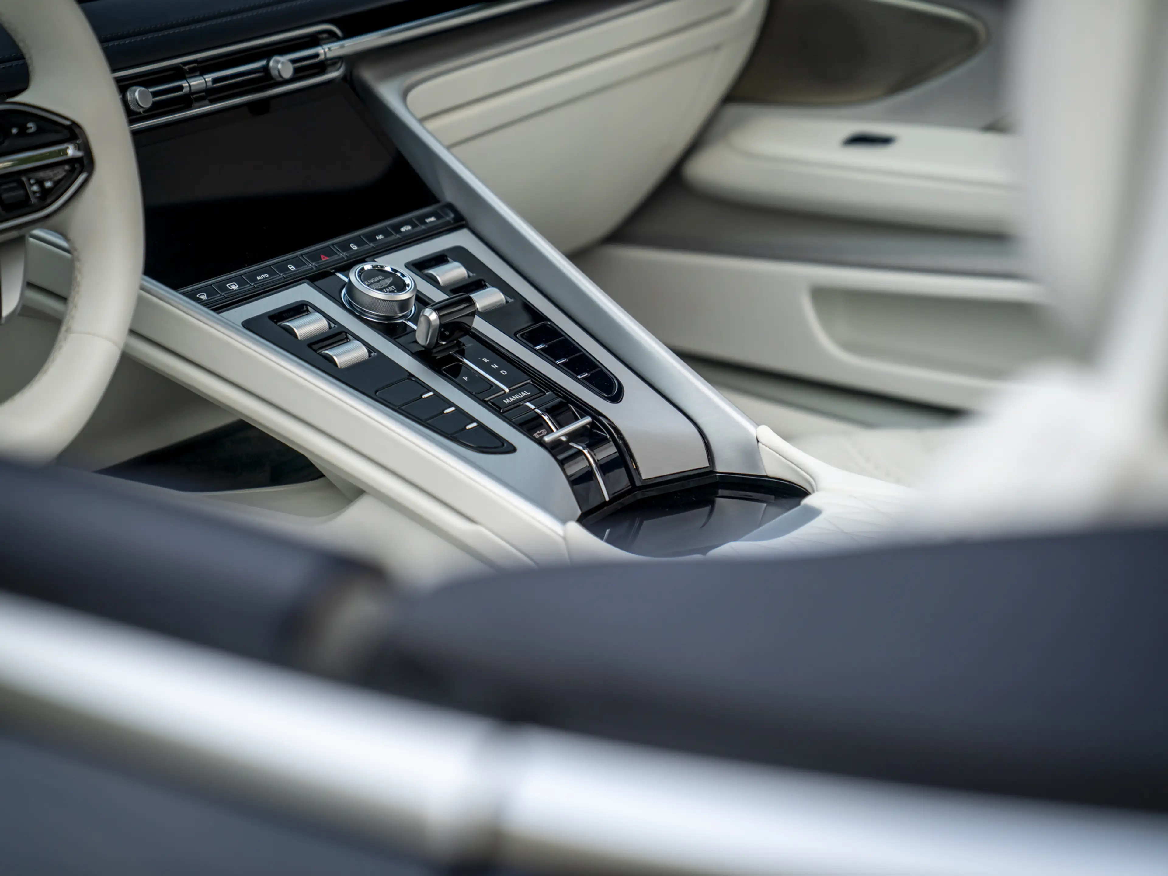 Aston Martin DB12 Volante 4.0 V8 | Bowers & Wilkins — photo 47