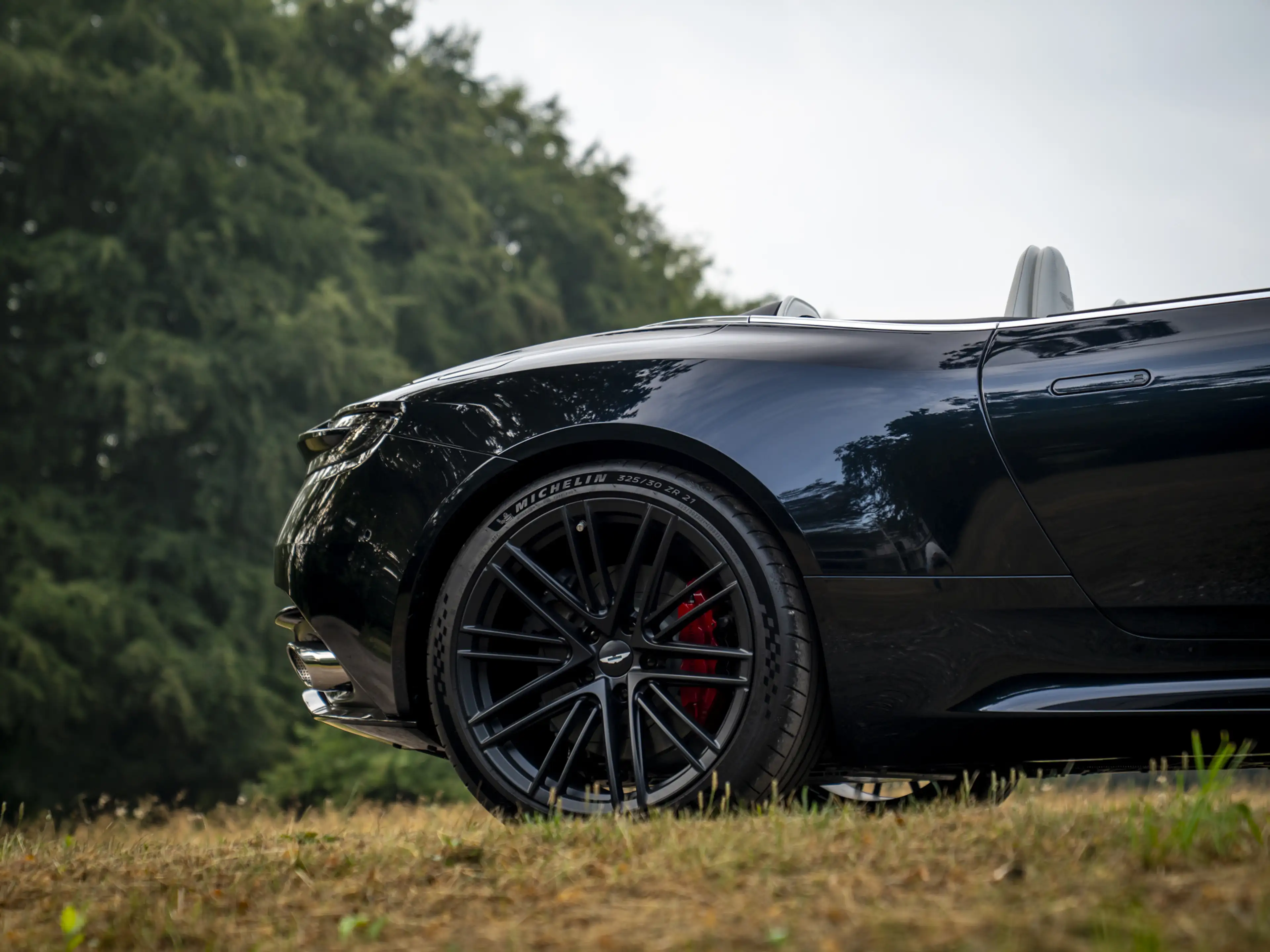 Aston Martin DB12 Volante 4.0 V8 | Bowers & Wilkins — photo 29