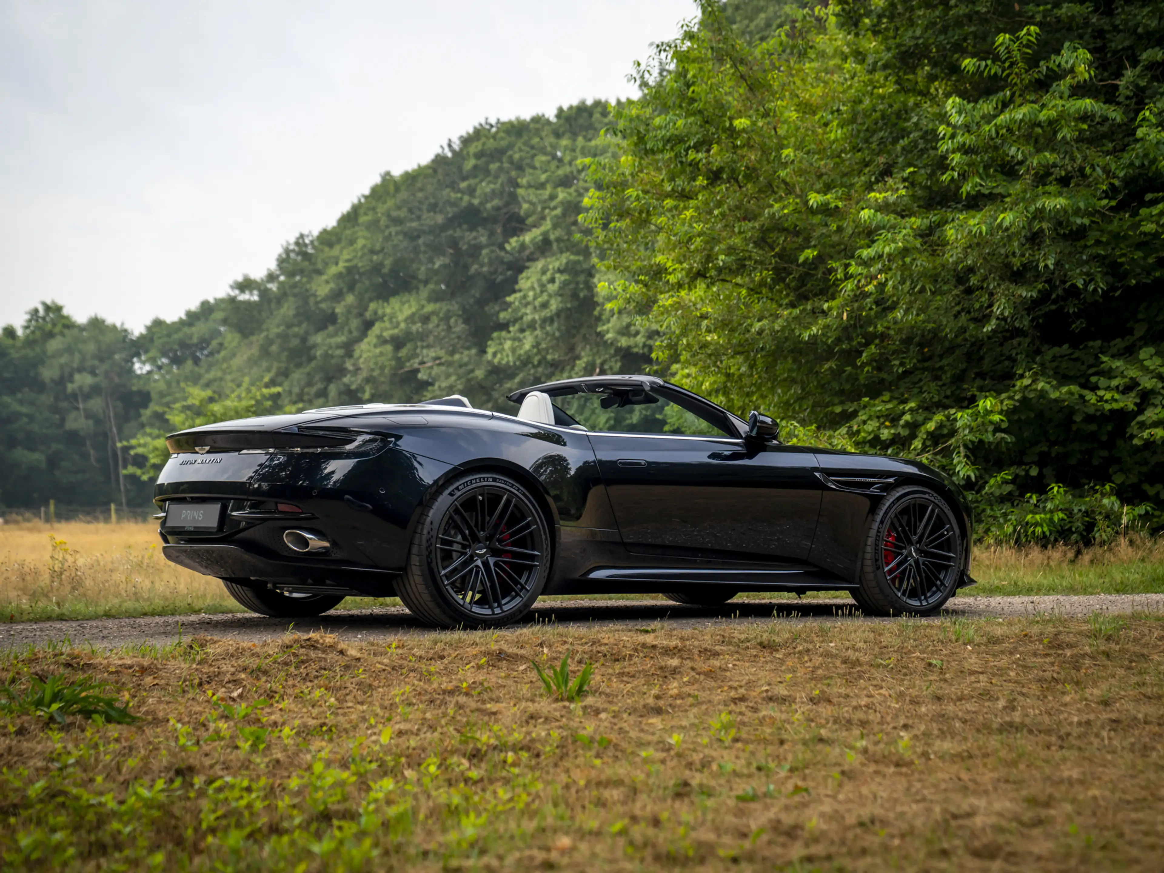 Aston Martin DB12 Volante 4.0 V8 | Bowers & Wilkins — photo 34