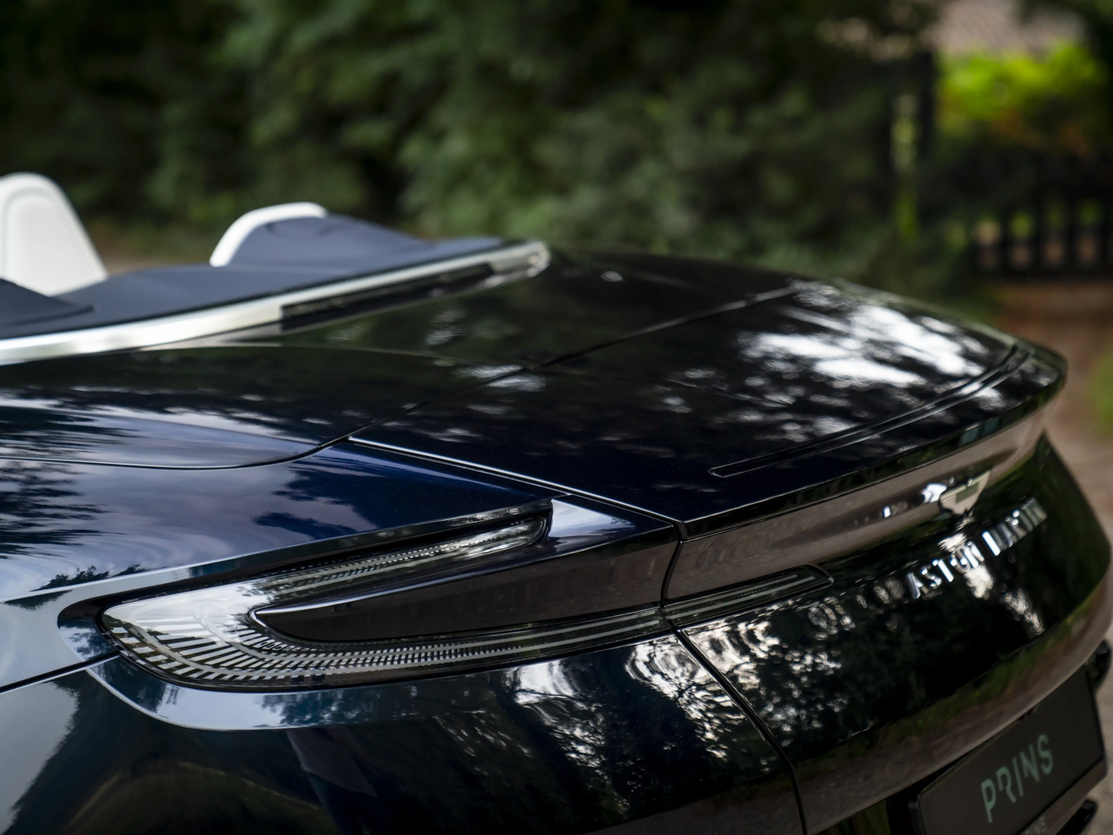 Aston Martin DB12 Volante 4.0 V8 | Bowers & Wilkins — photo 27