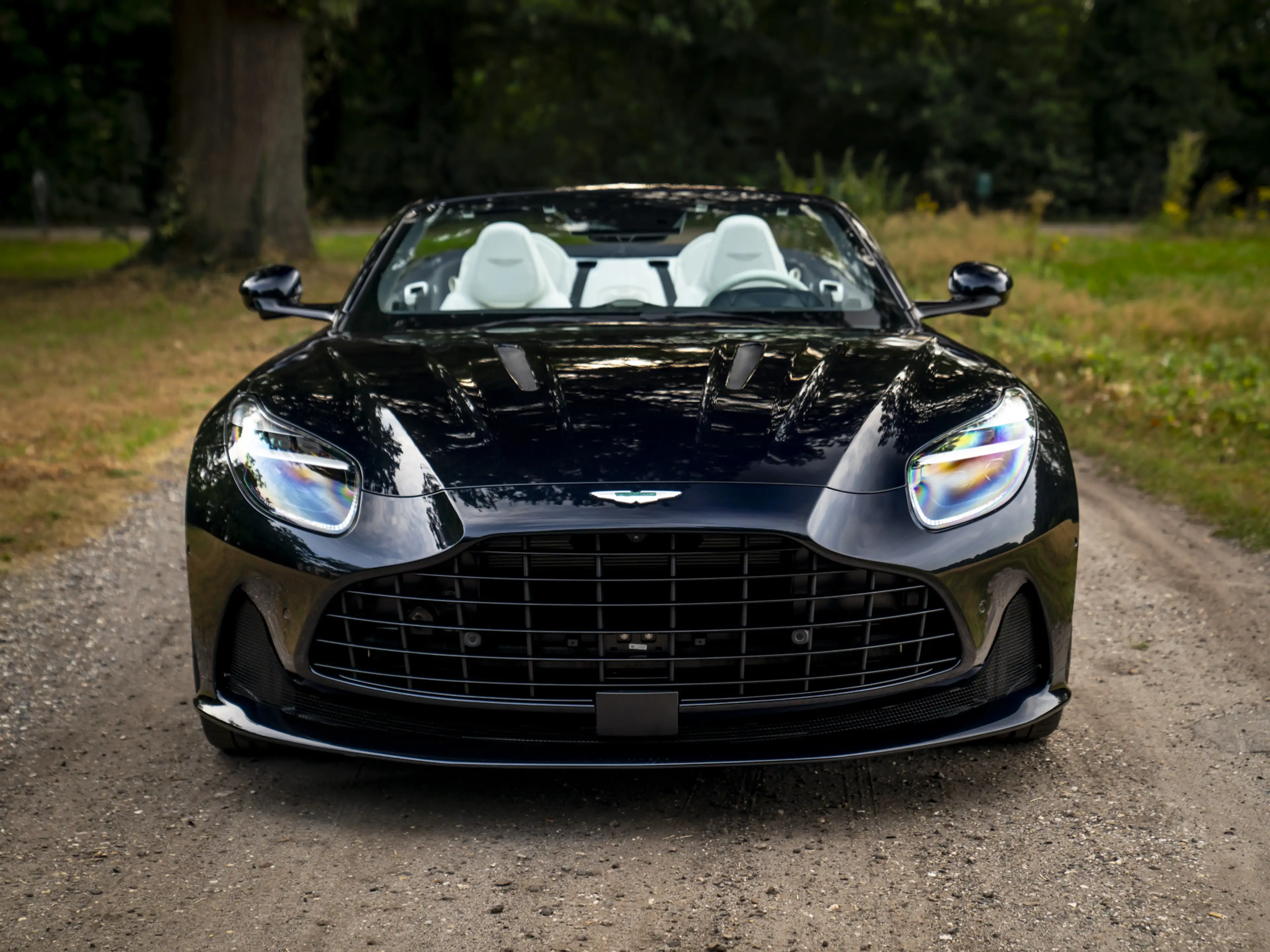 Aston Martin DB12 Volante 4.0 V8 | Bowers & Wilkins — photo 2