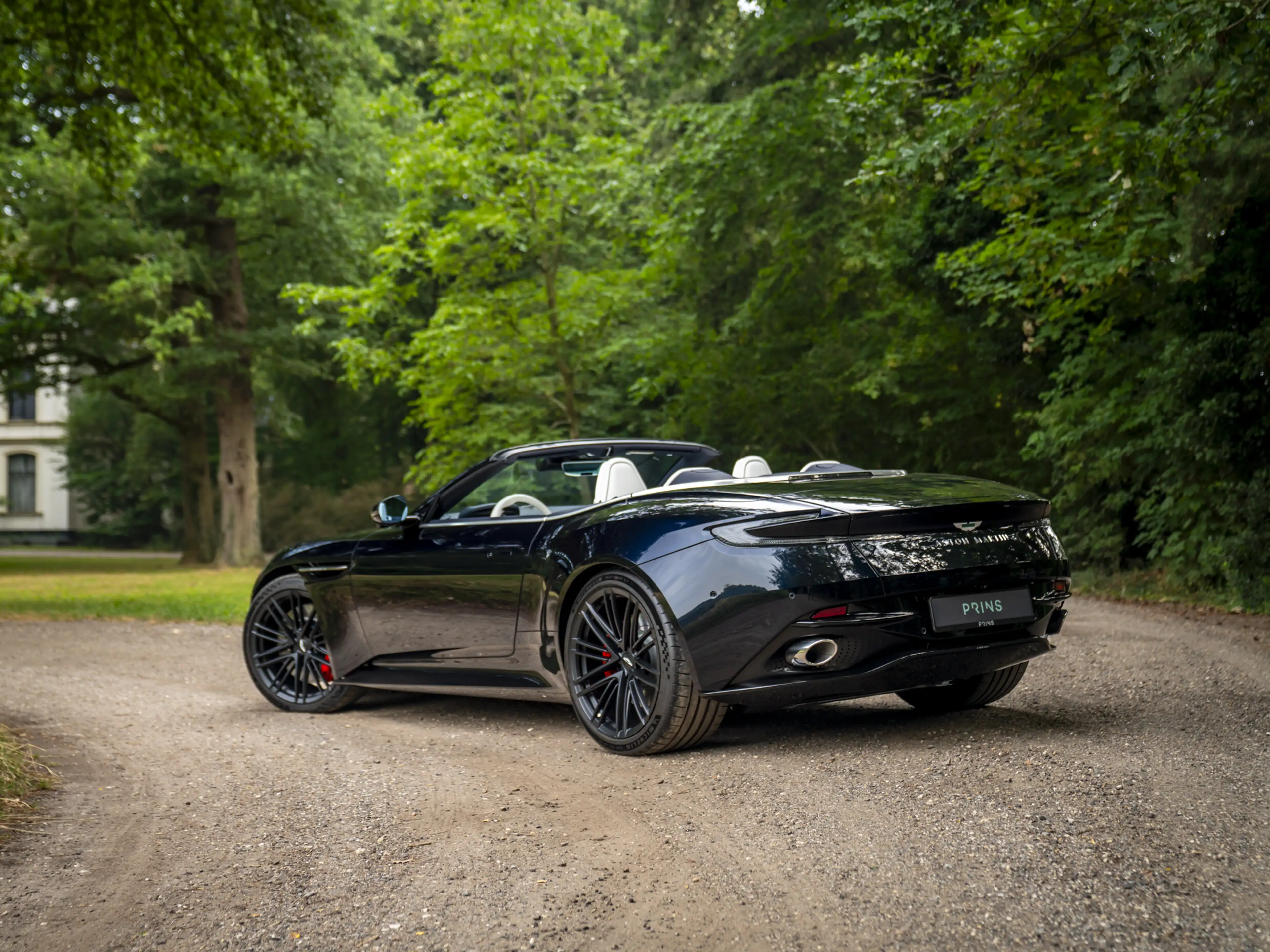 Aston Martin DB12 Volante 4.0 V8 | Bowers & Wilkins — photo 25