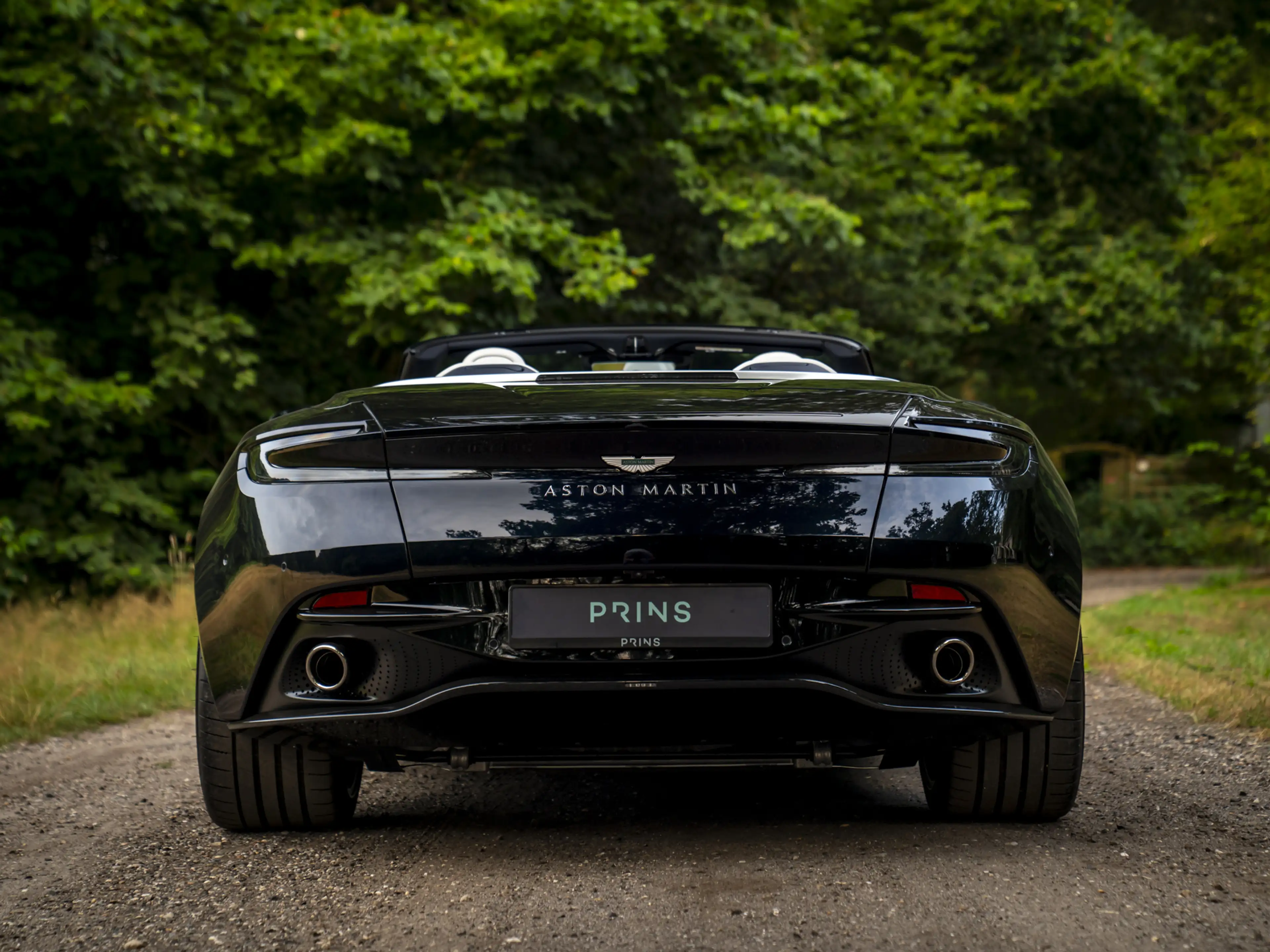 Aston Martin DB12 Volante 4.0 V8 | Bowers & Wilkins — photo 4