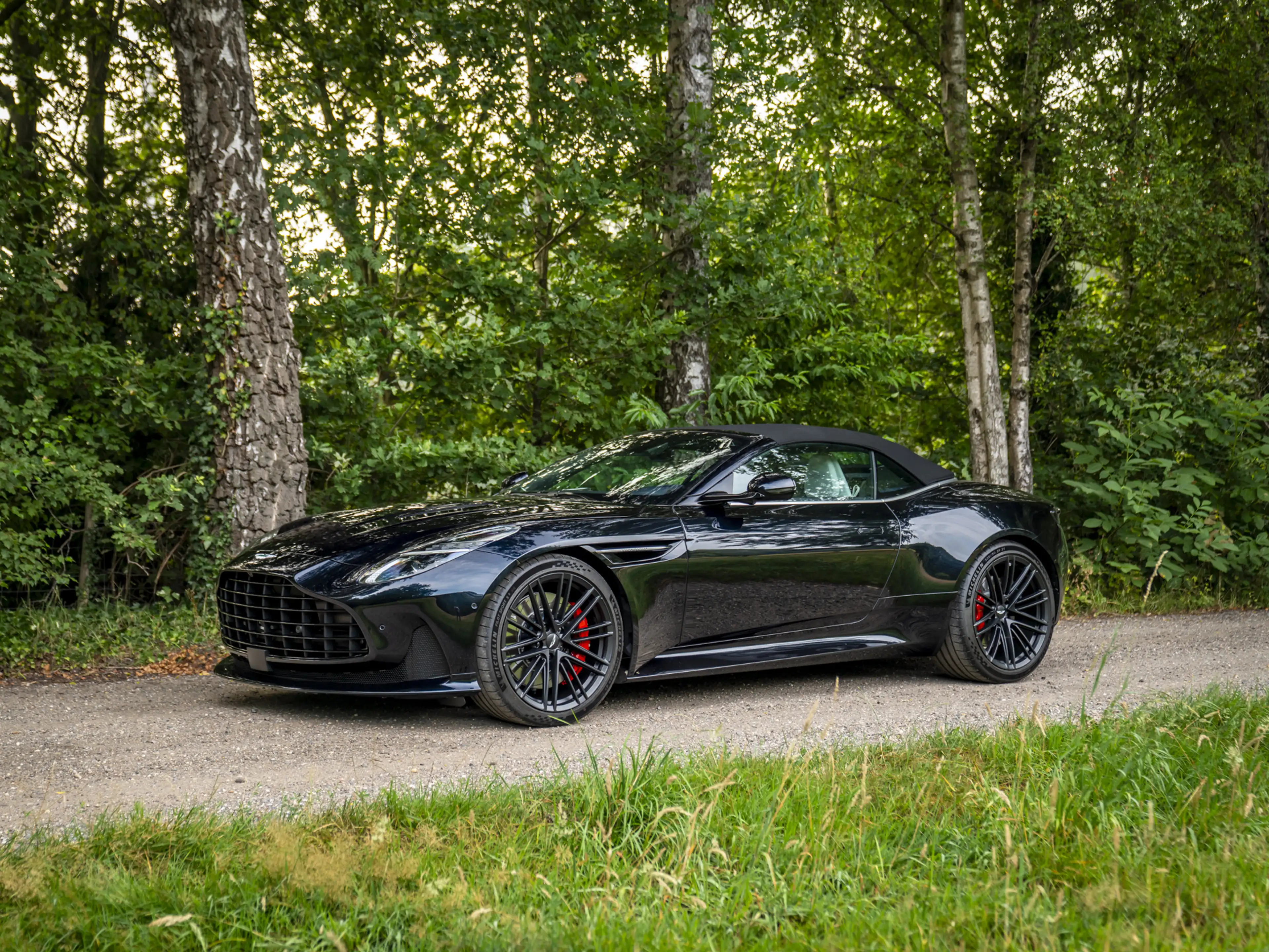 Aston Martin DB12 Volante 4.0 V8 | Bowers & Wilkins — photo 23