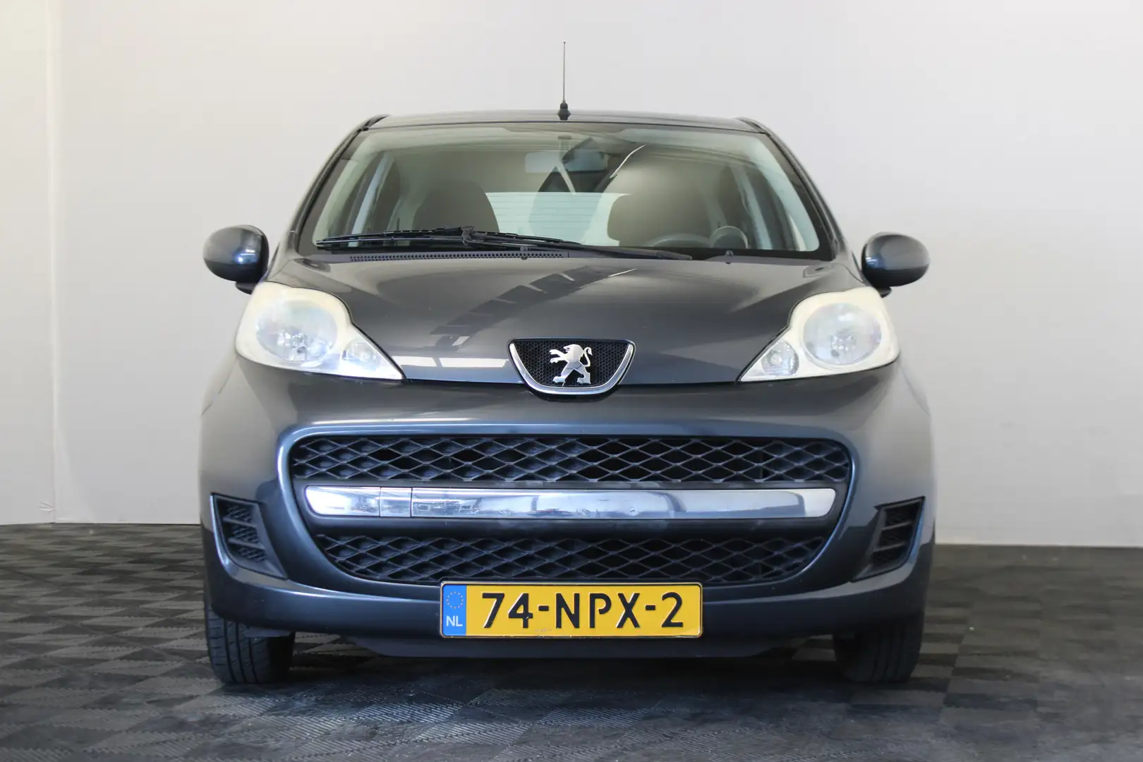 Peugeot 107 1.0-12V XR Grijs - 2