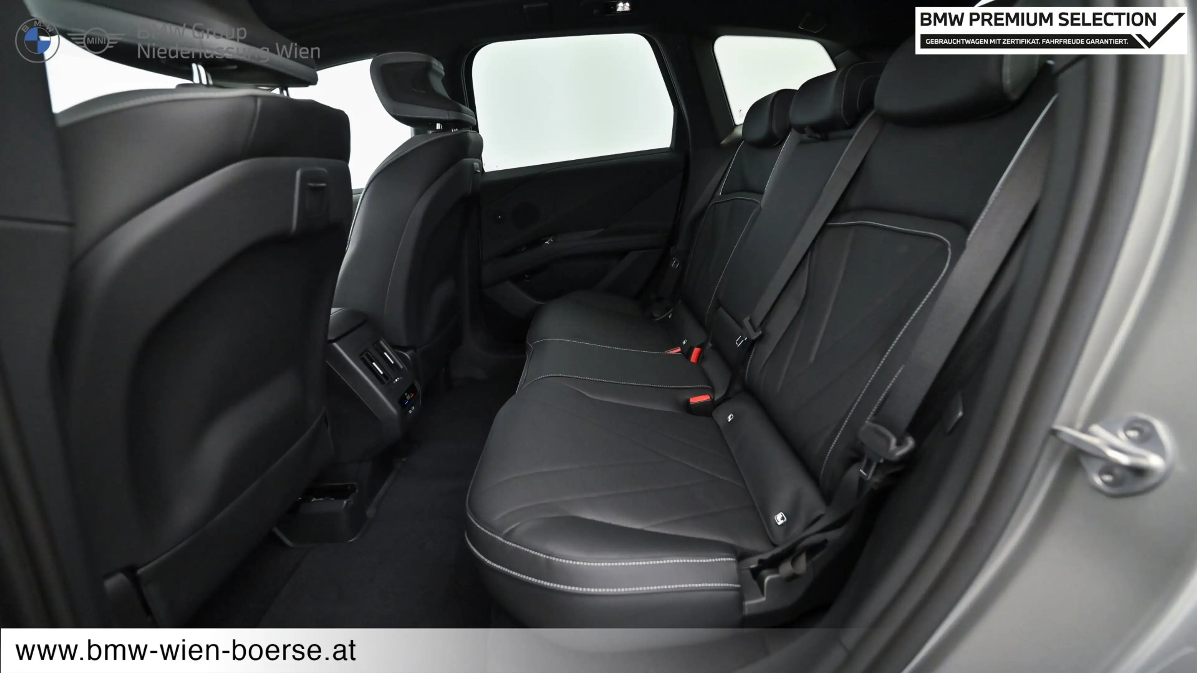 BMW iX3 50 xDrive — photo 12