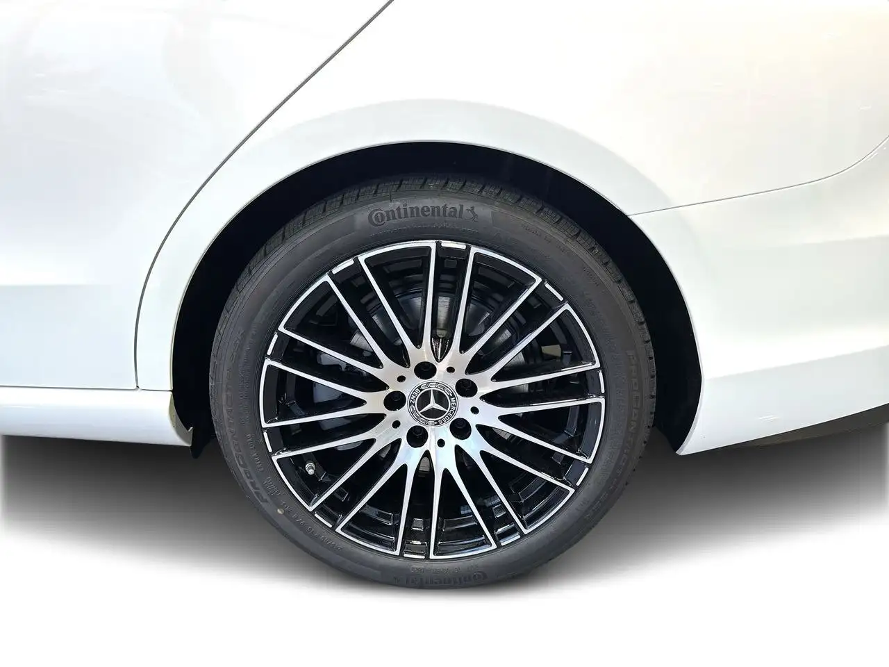 Mercedes-Benz C-Class снимка Mercedes-Benz C-Class