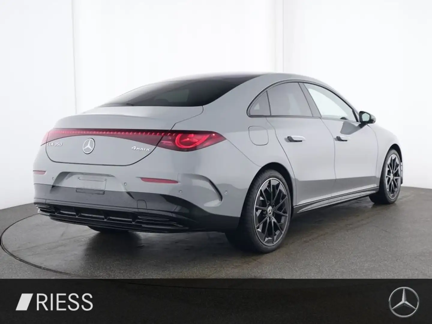 Mercedes-Benz CLA 350 4Matic EQ Technologie AMG Sport Night Distr Gris - 2