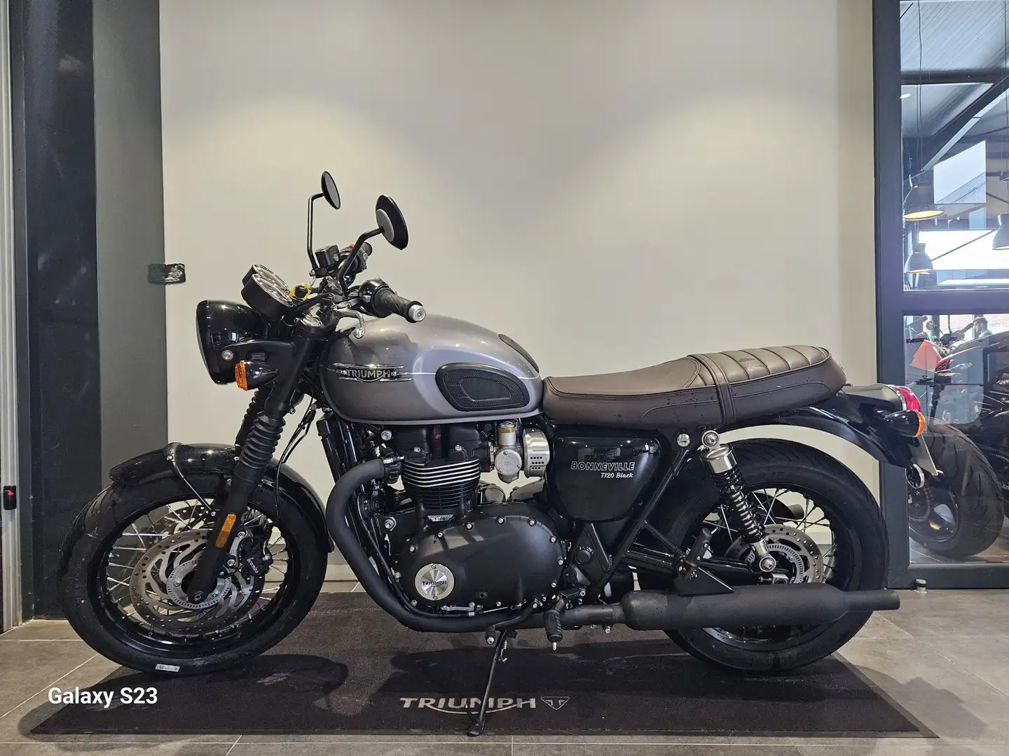 Triumph Bonneville T120 Gris - 1