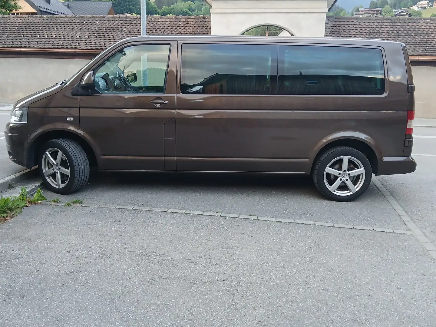 Volkswagen T5 Caravelle Caravelle LR Comfortline 2,0 BMT BiTDI 4motion D-P Braun - 1