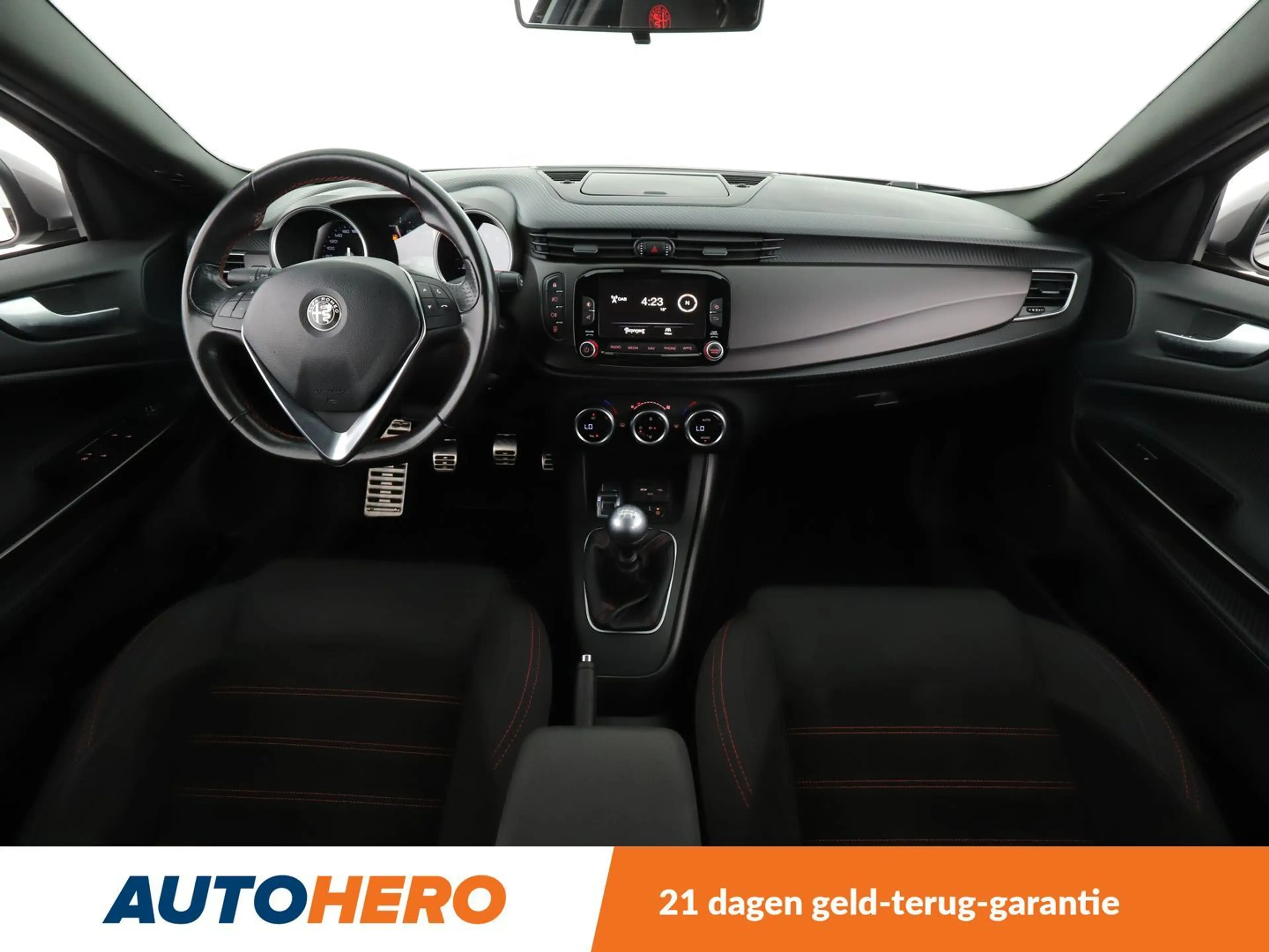 Alfa Romeo Giulietta 1.4 Turbo Super — photo 12