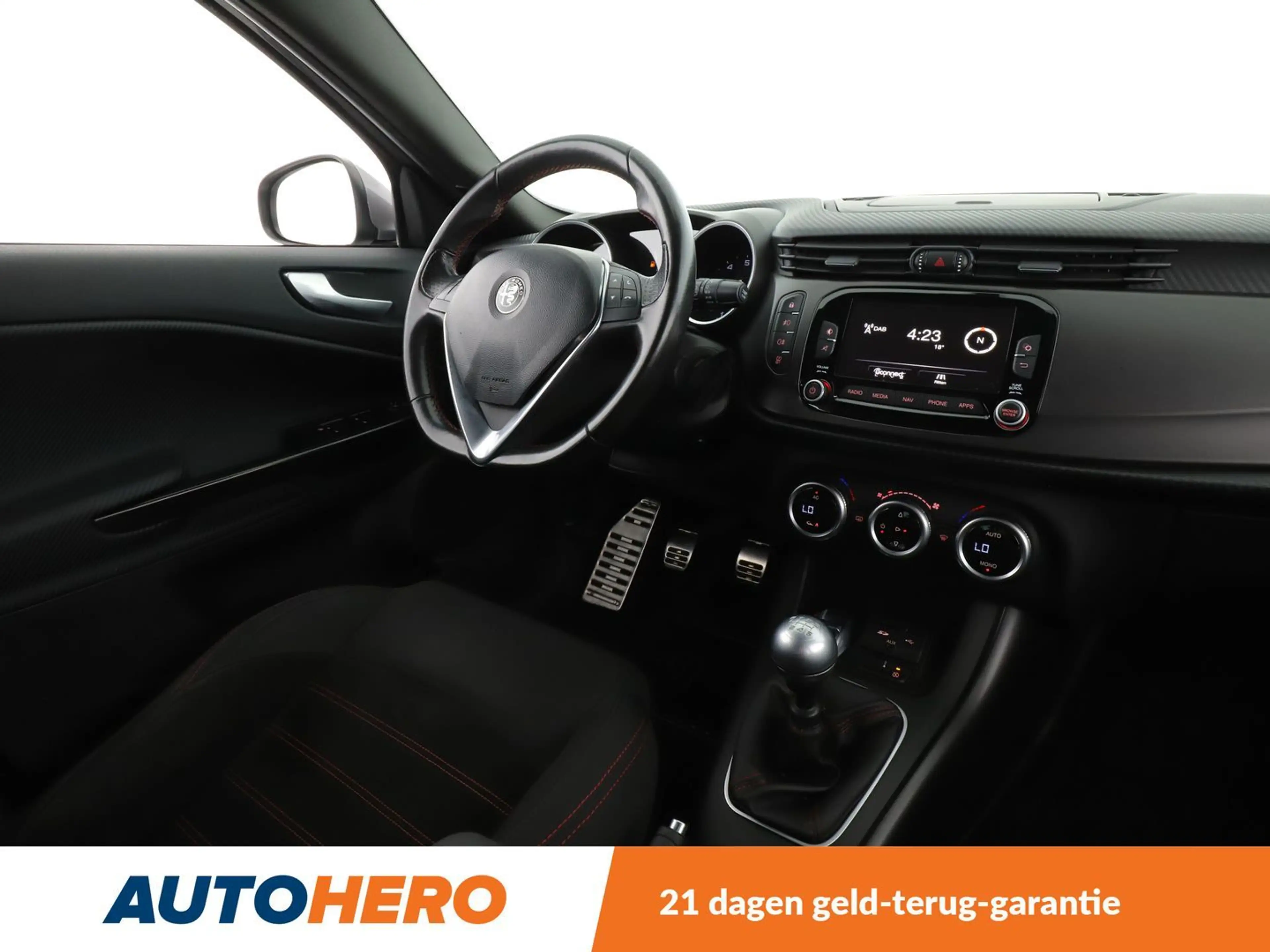 Alfa Romeo Giulietta 1.4 Turbo Super — photo 13