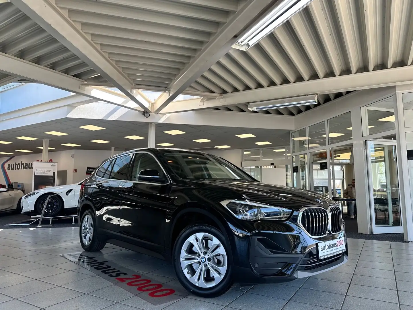 BMW X1 xDrive 25e AUT./LED/DAB/NAVI/CAM/PANO./HIFI Schwarz - 1