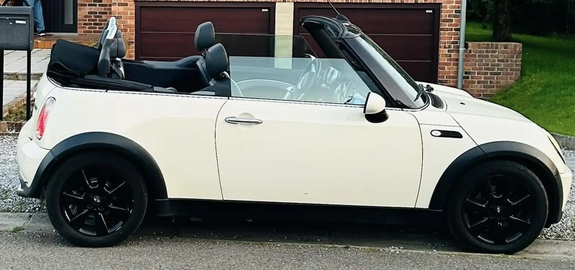 MINI Cooper C Cabrio Бежевий - 1