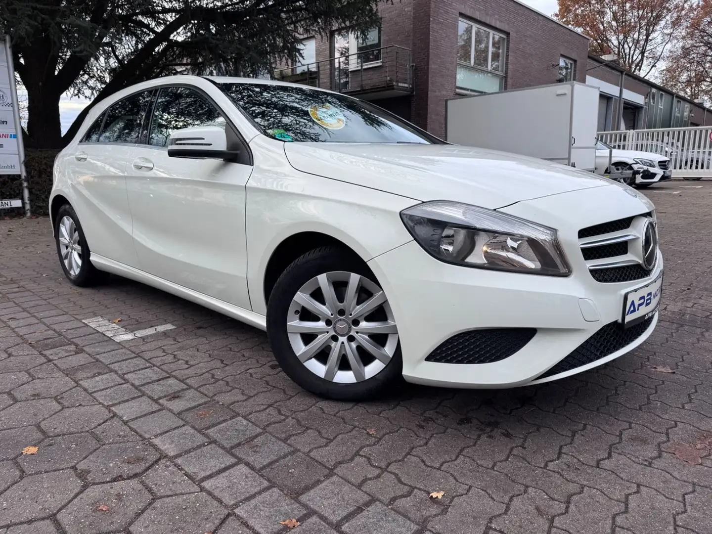 Mercedes-Benz A 180 A180 BE STYLE KAMERA ALU 1.BESITZ MB-SCHECKHEFT Weiß - 1