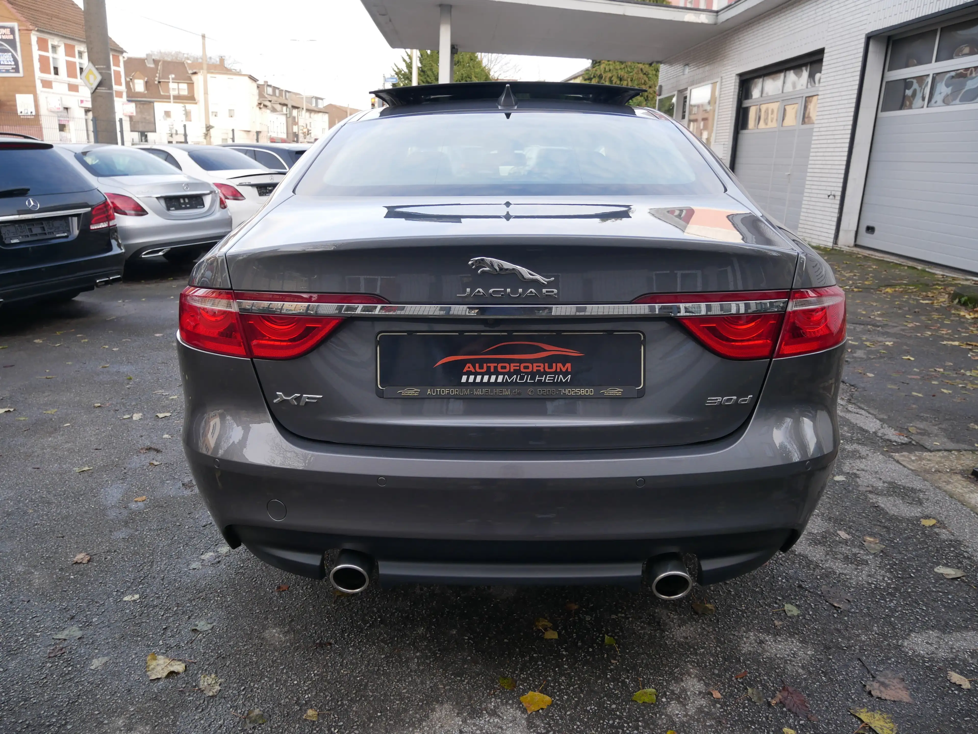 Jaguar XF 30D Portfolio LED Pano Meridian KeyGo Spur DAB Kam — photo 4