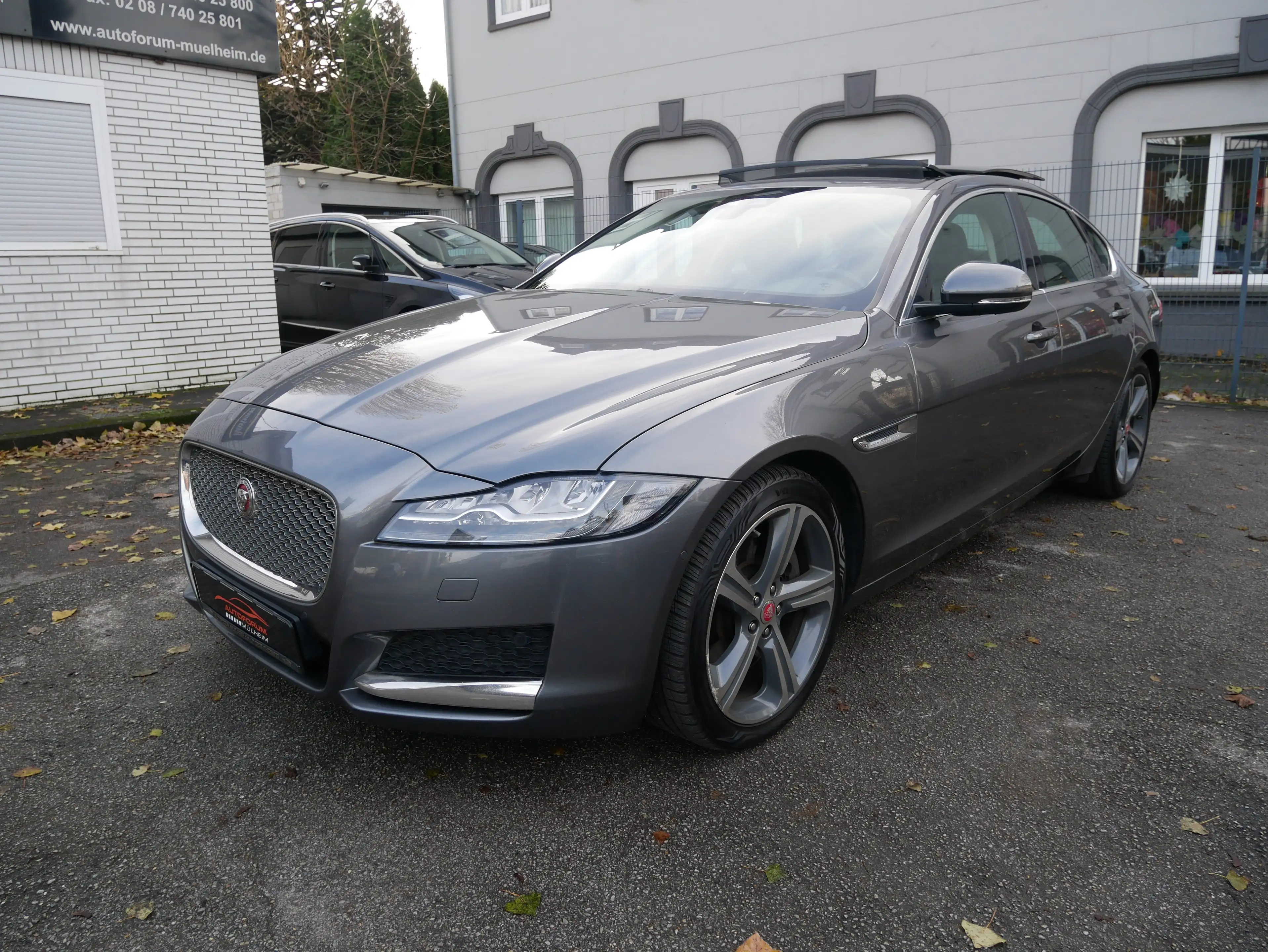 Jaguar XF 30D Portfolio LED Pano Meridian KeyGo Spur DAB Kam