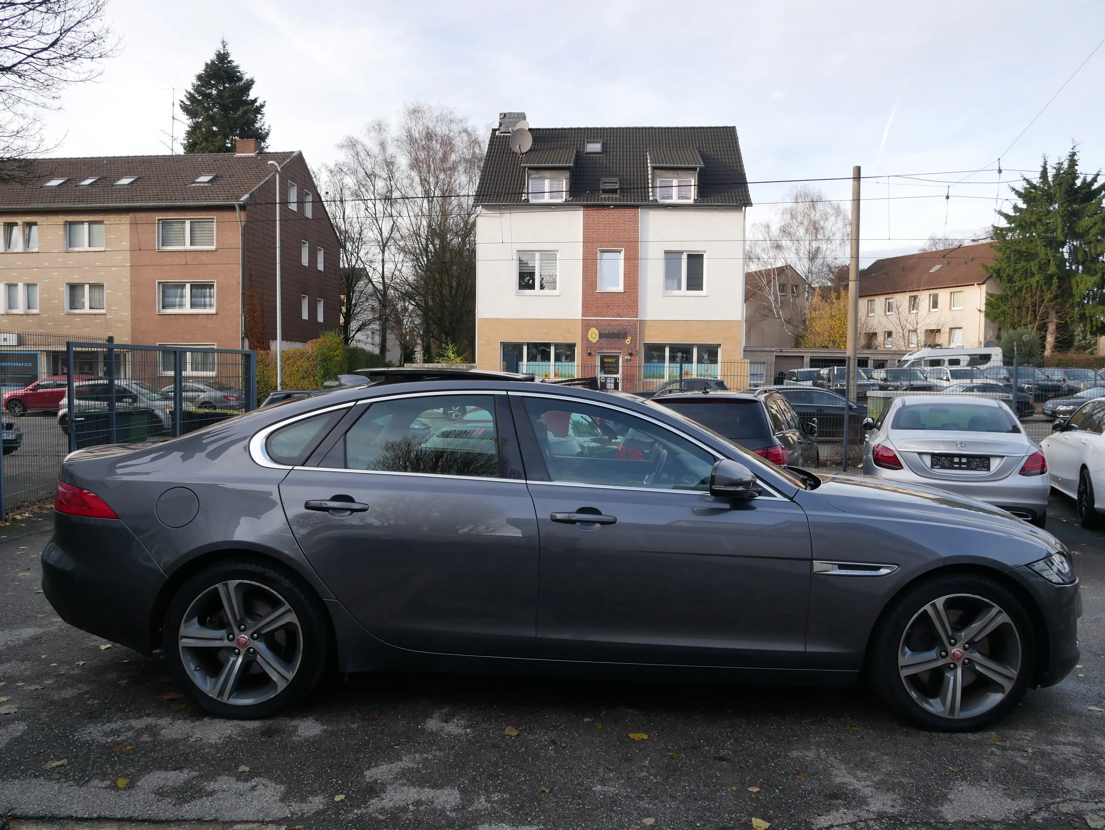 Jaguar XF 30D Portfolio LED Pano Meridian KeyGo Spur DAB Kam — photo 6