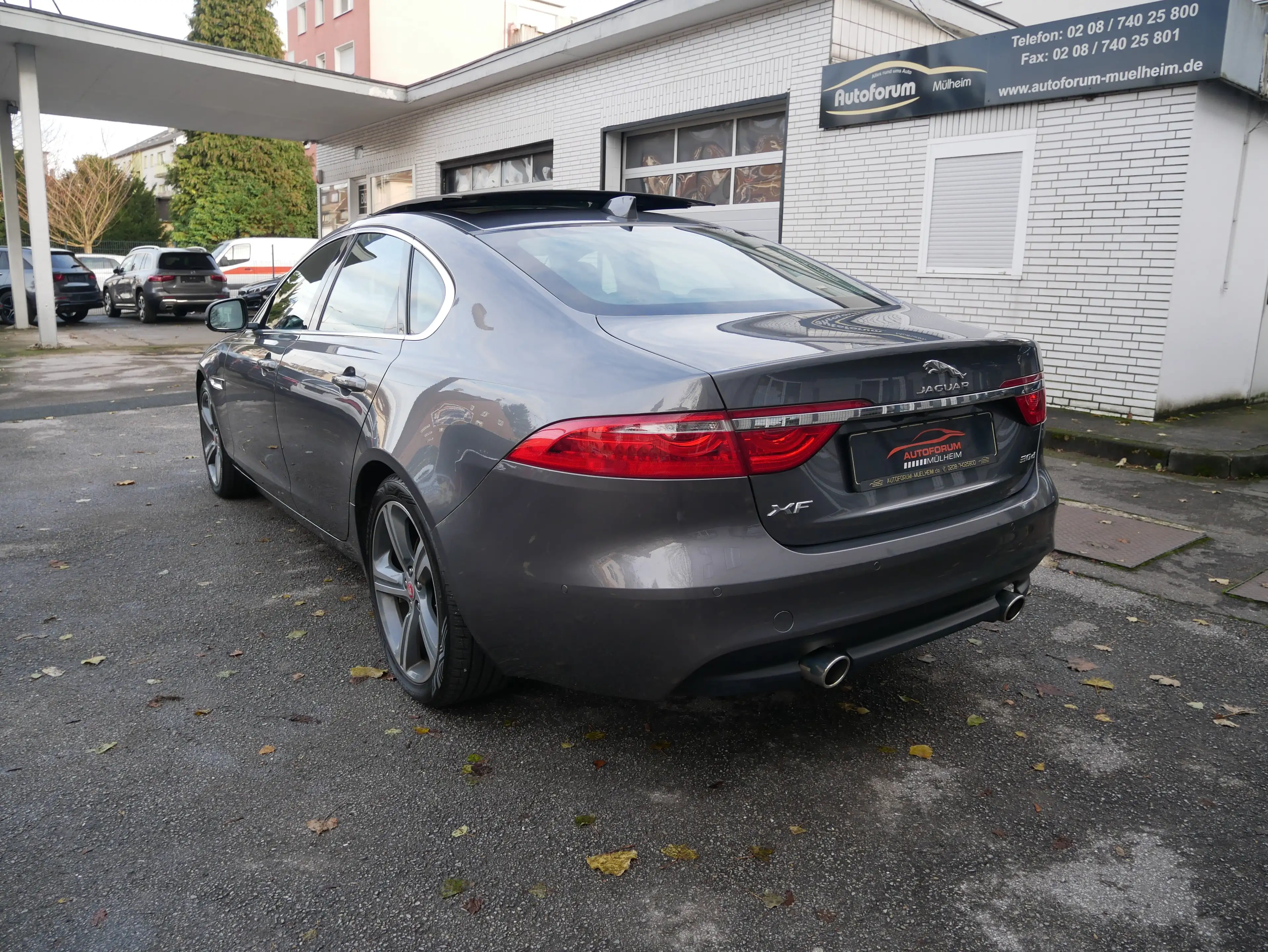 Jaguar XF 30D Portfolio LED Pano Meridian KeyGo Spur DAB Kam — photo 3