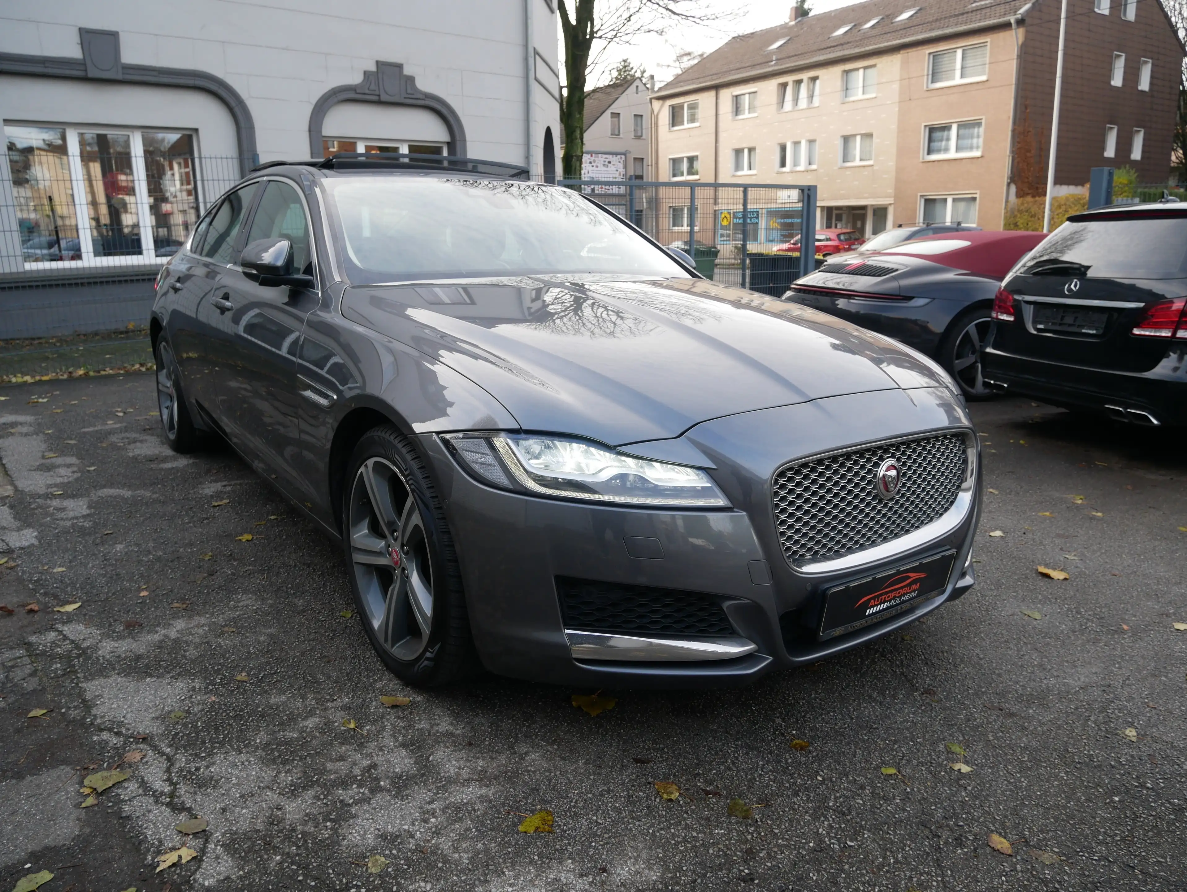 Jaguar XF 30D Portfolio LED Pano Meridian KeyGo Spur DAB Kam — photo 7